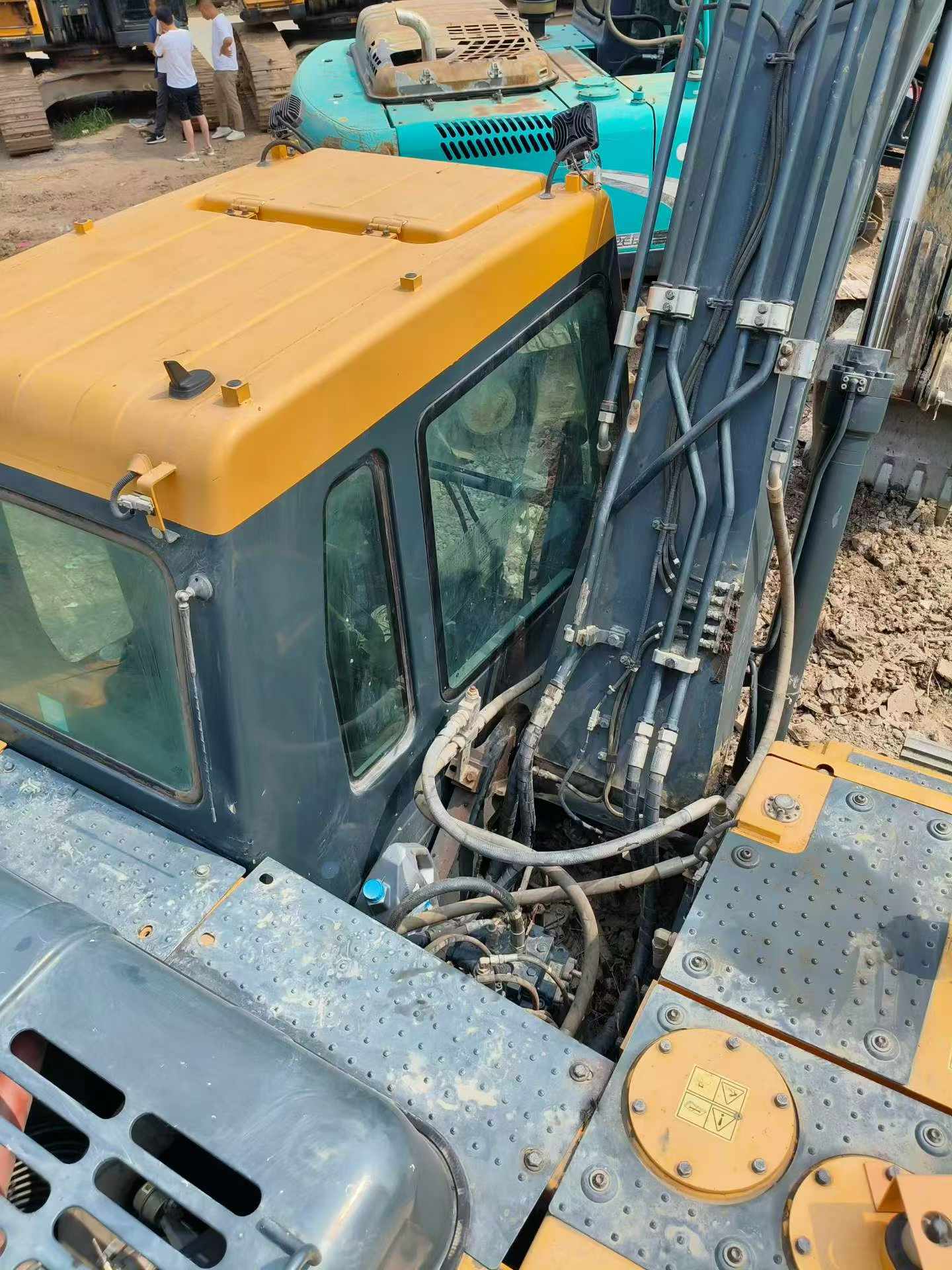 Buy Hyundai R130W Used Excavator / 8 Buy Hyundai R130W Used Excavator / 8