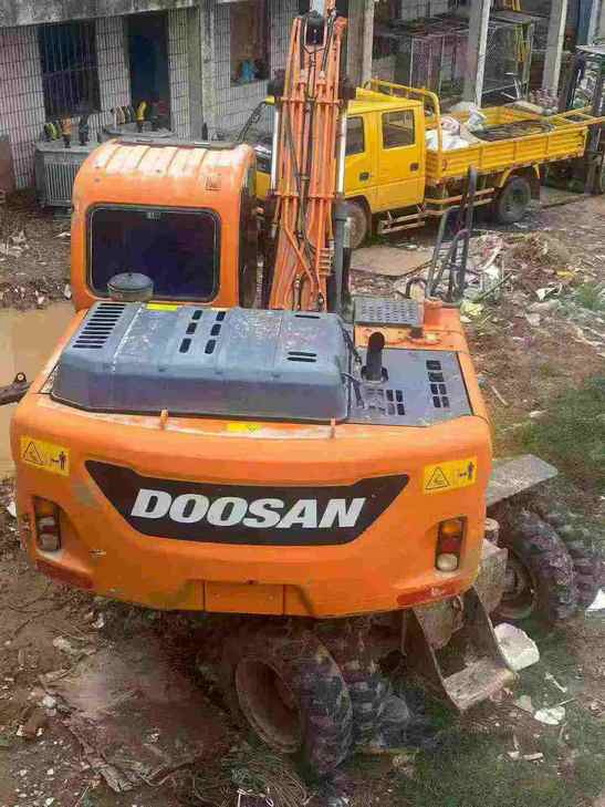 Buy Doosan Used Excavator / 1