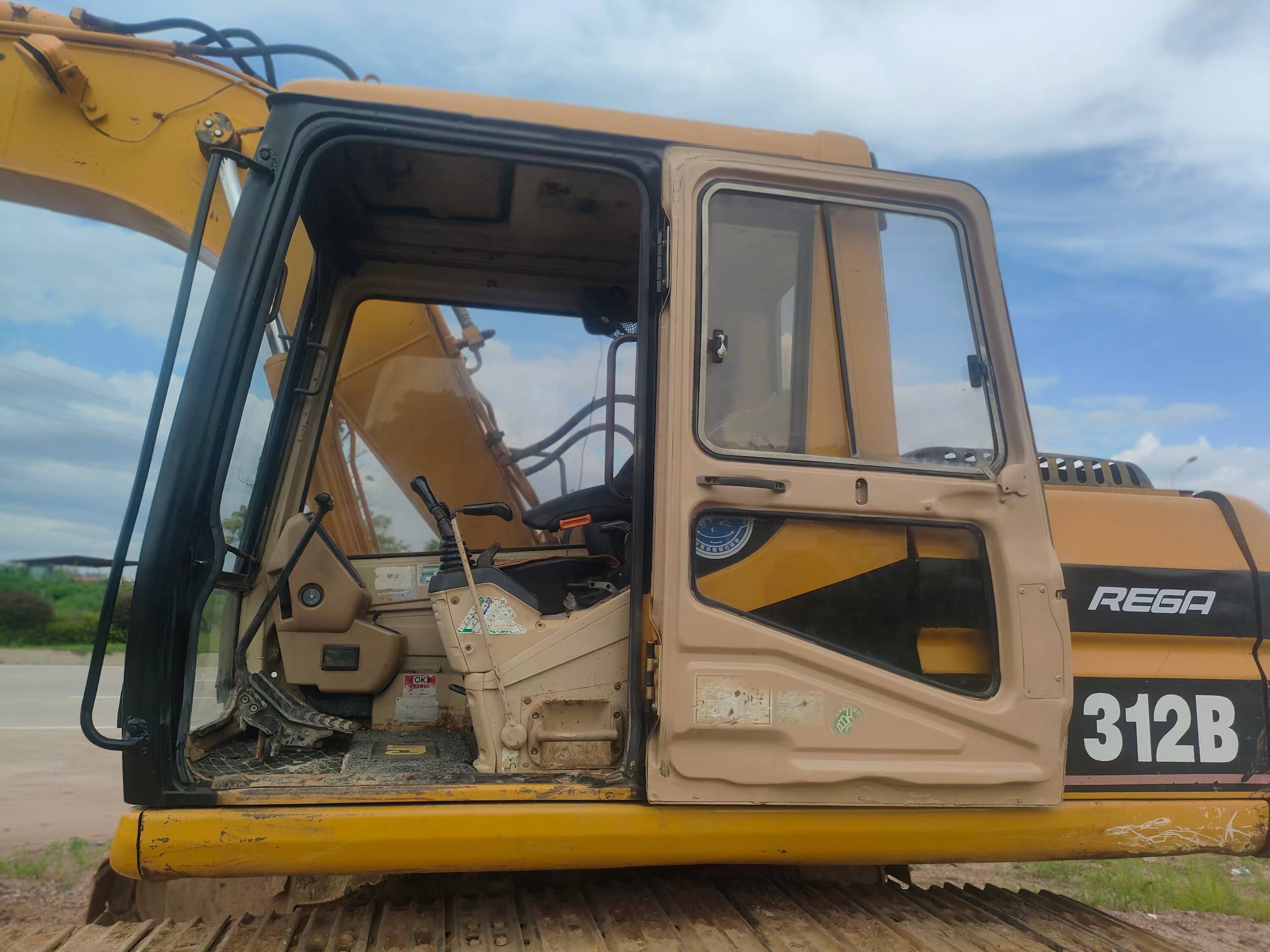 Buy Caterpillar 312V2 Used Excavator / 4 Buy Caterpillar 312V2 Used Excavator / 4