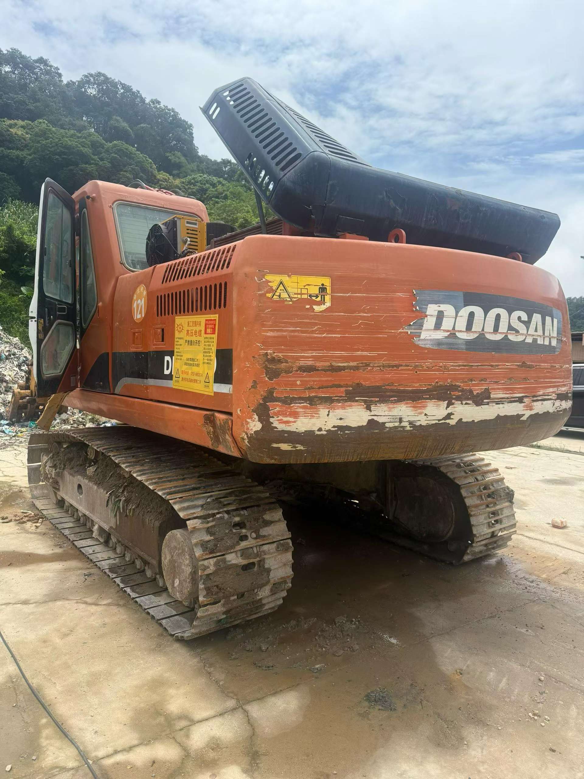 Buy Doosan DH215-9 Used Excavator / 2 Buy Doosan DH215-9 Used Excavator / 2