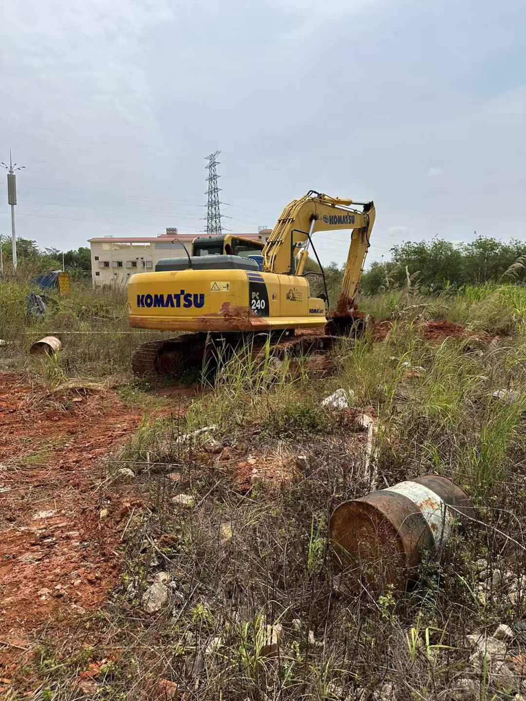 Compre Excavadora Komatsu PC210-6 Usada / 3 Compre Excavadora Komatsu PC210-6 Usada / 3