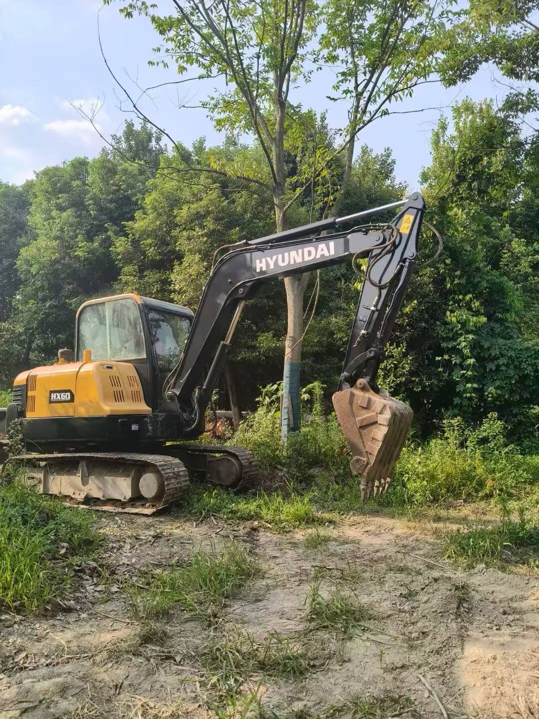 Buy Hyundai HX60 Used Excavator / 2 Buy Hyundai HX60 Used Excavator / 2