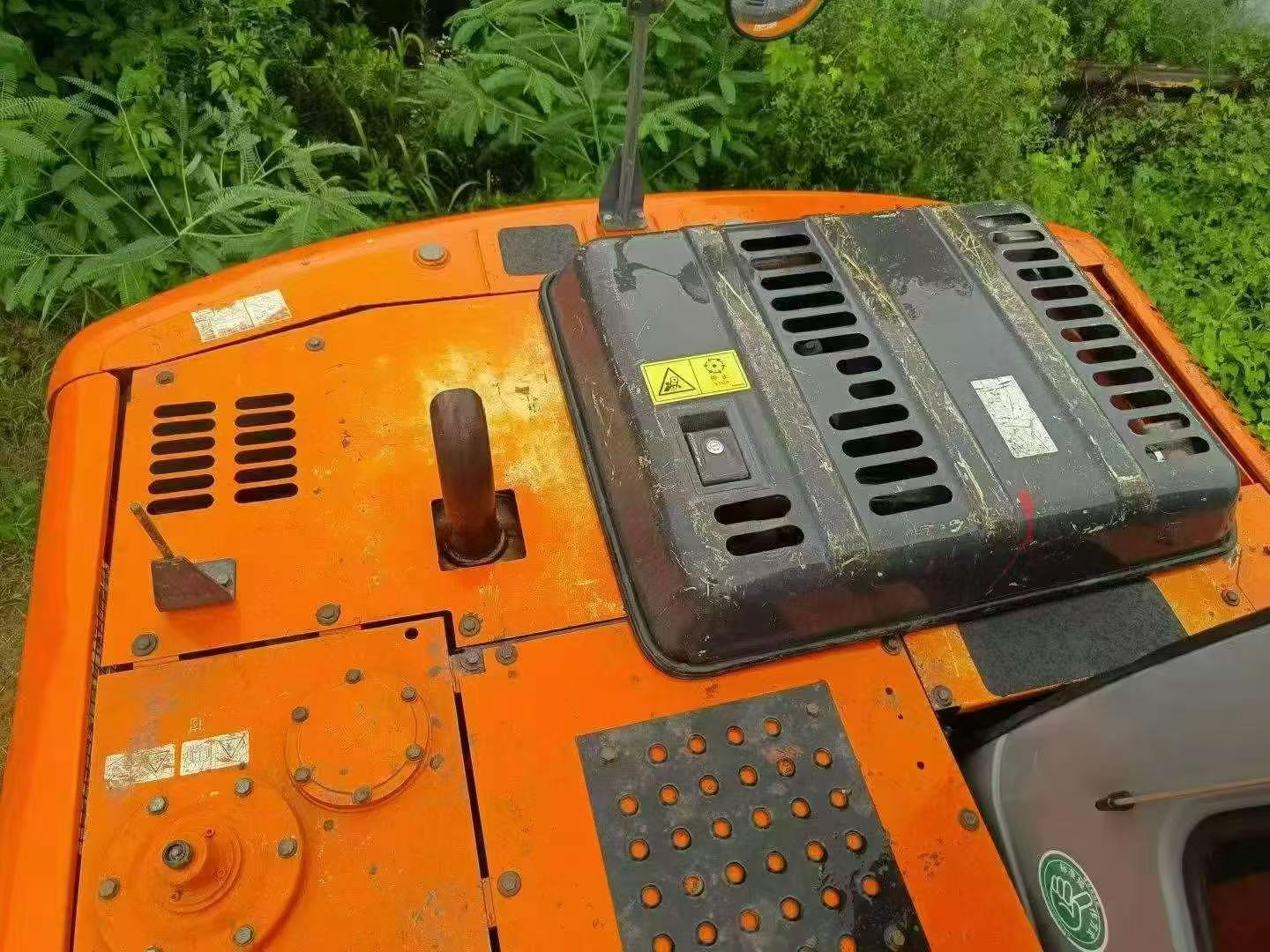 Купить Подержанный Экскаватор Hitachi EX120-6 / 7 Купить Подержанный Экскаватор Hitachi EX120-6 / 7
