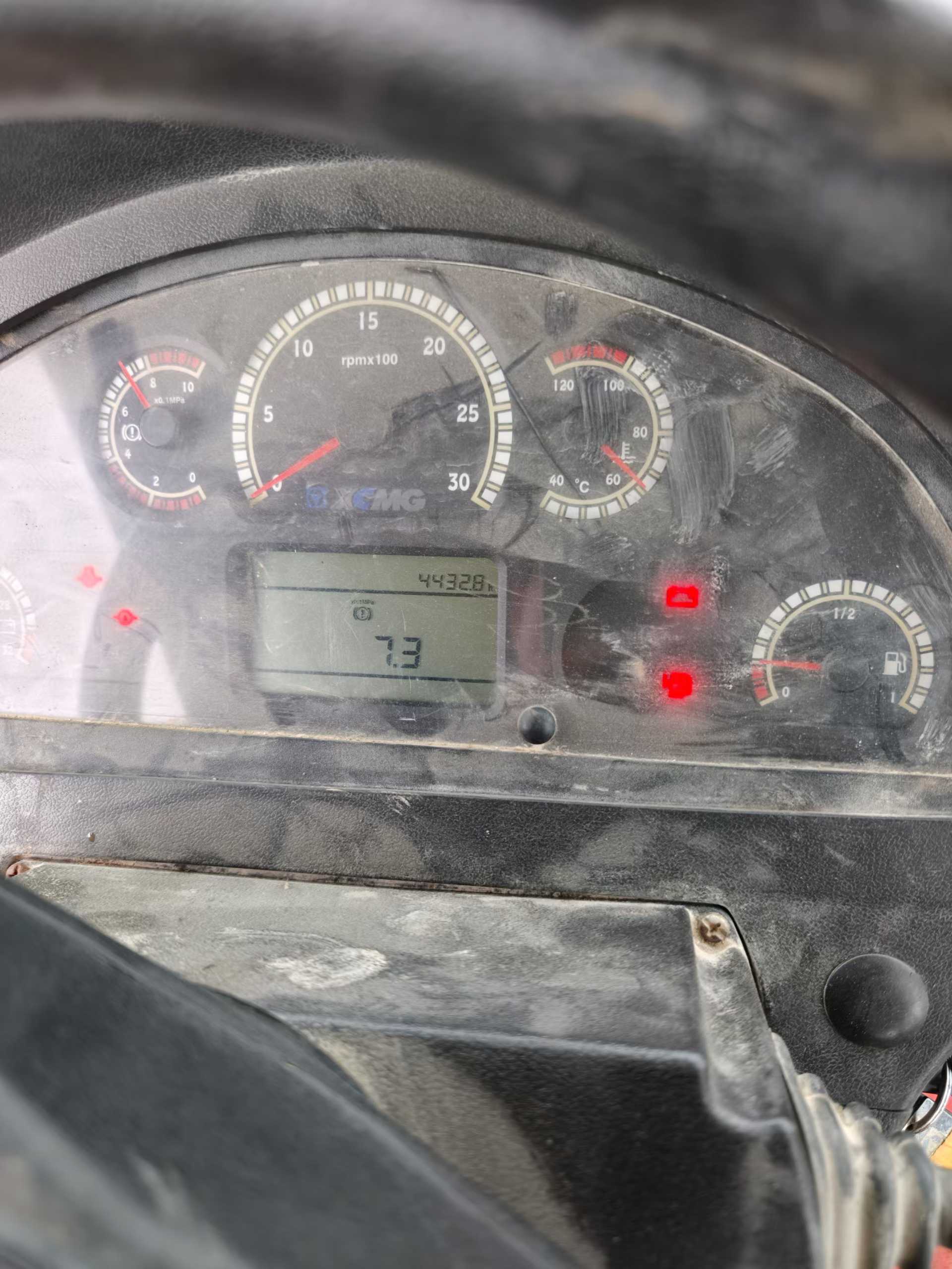 شراء حفارة XCMG XE26U مستعملة / 4