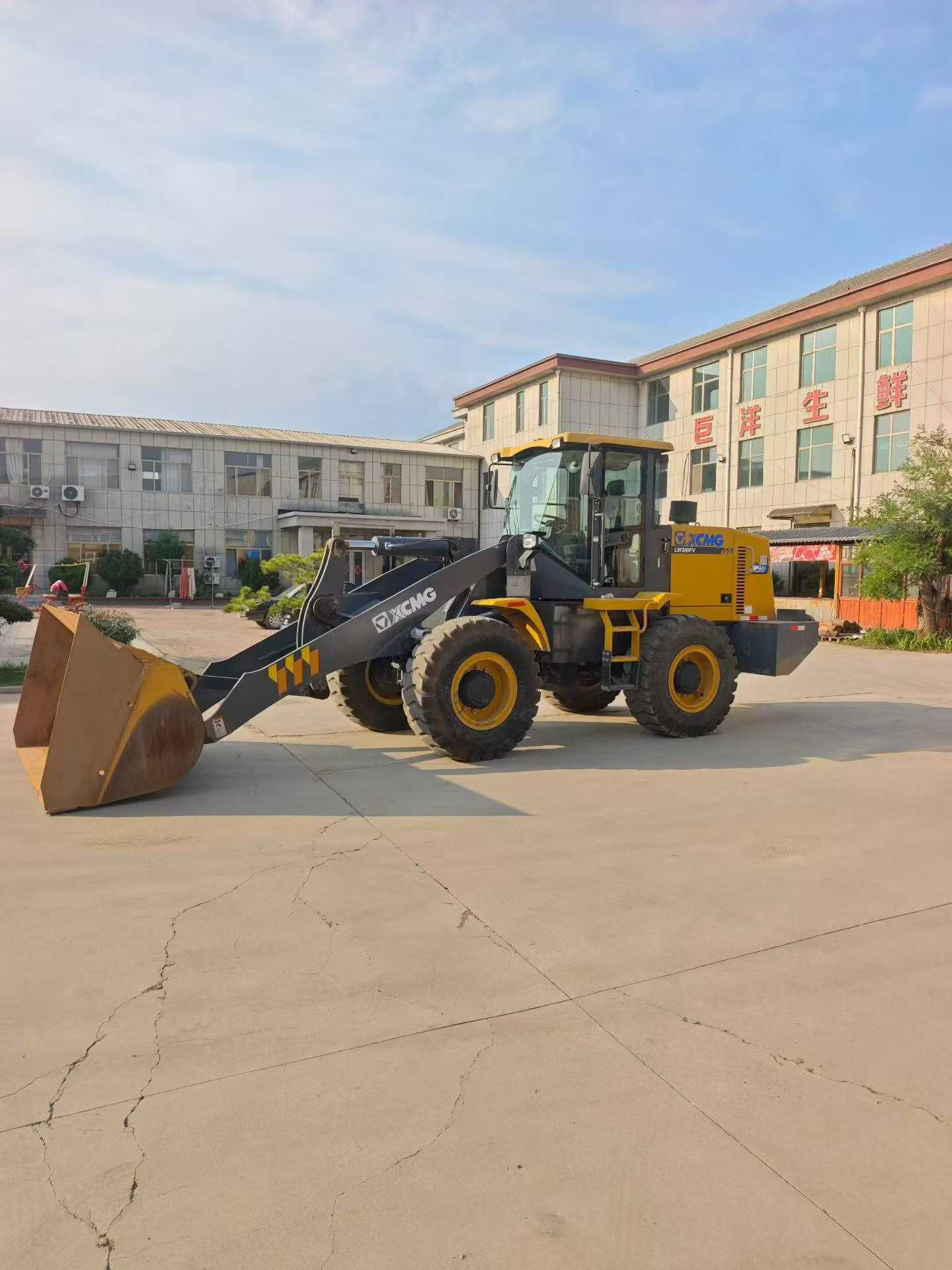 Buy XCMG LW300FV Used Loader / 2 Buy XCMG LW300FV Used Loader / 2