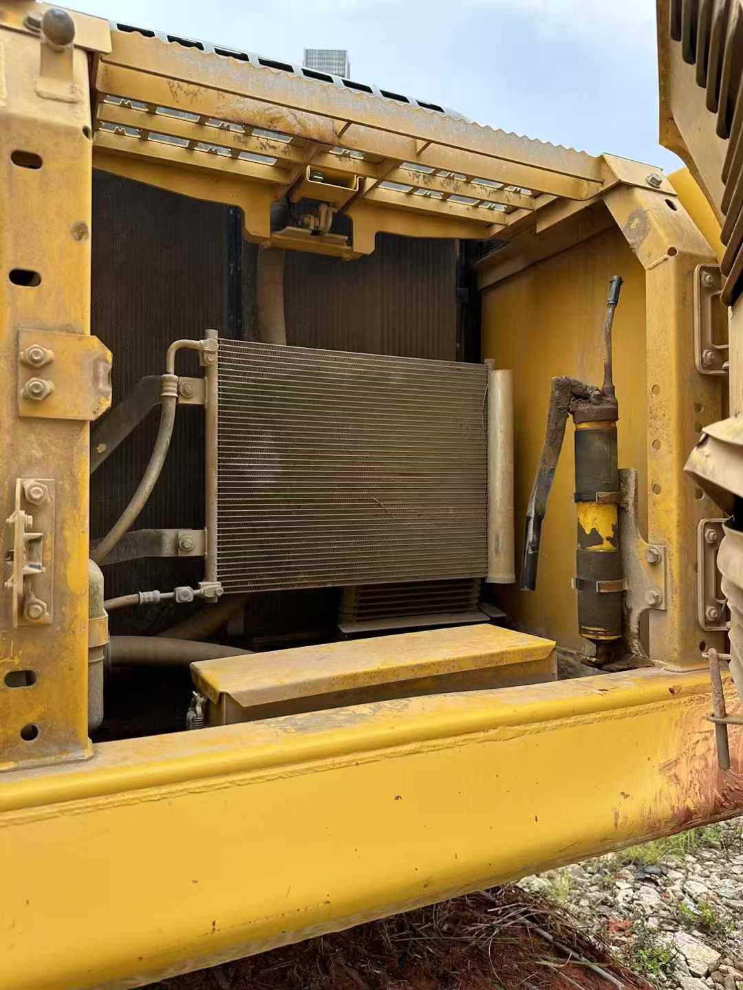 Compre Excavadora Komatsu PC210-6 Usada / 4 Compre Excavadora Komatsu PC210-6 Usada / 4