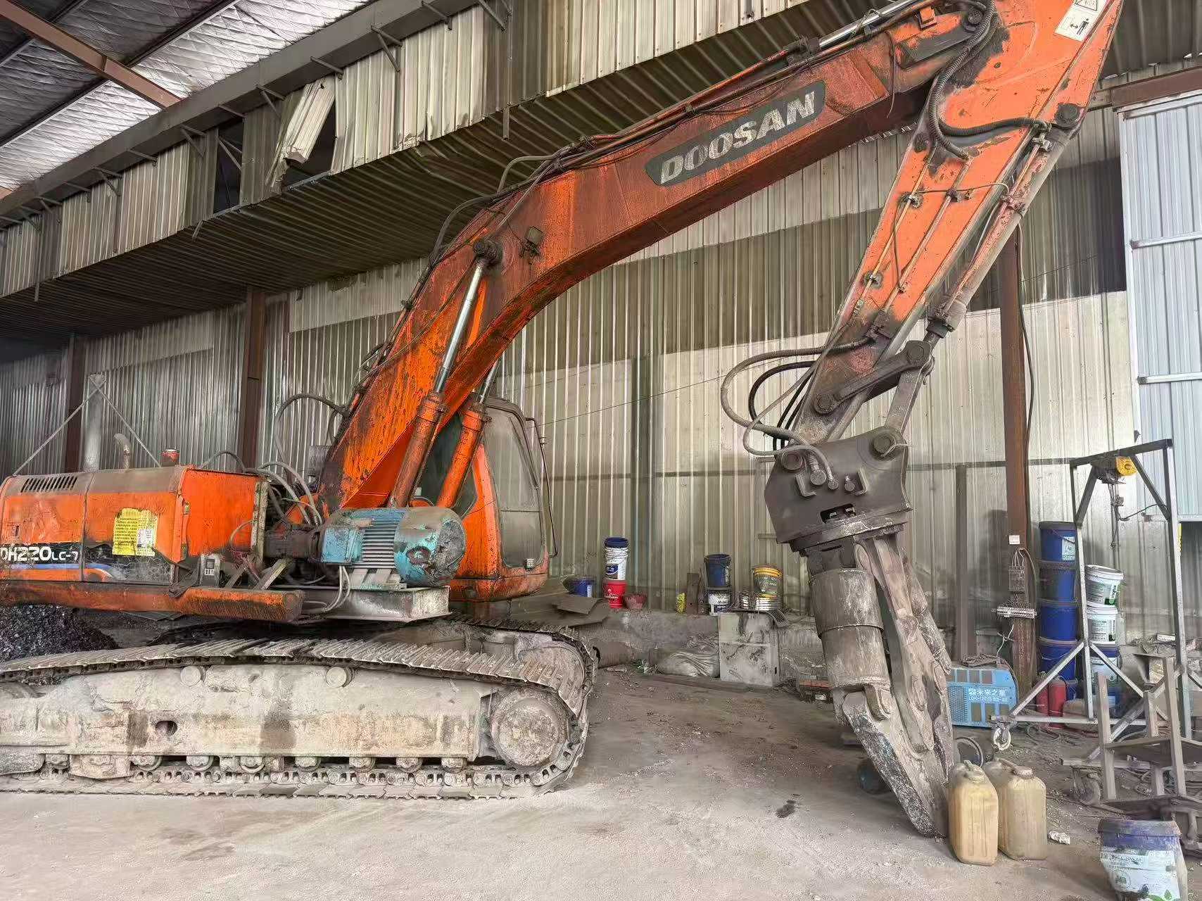 Buy Doosan DH220-7 Used Excavator / 2 Buy Doosan DH220-7 Used Excavator / 2