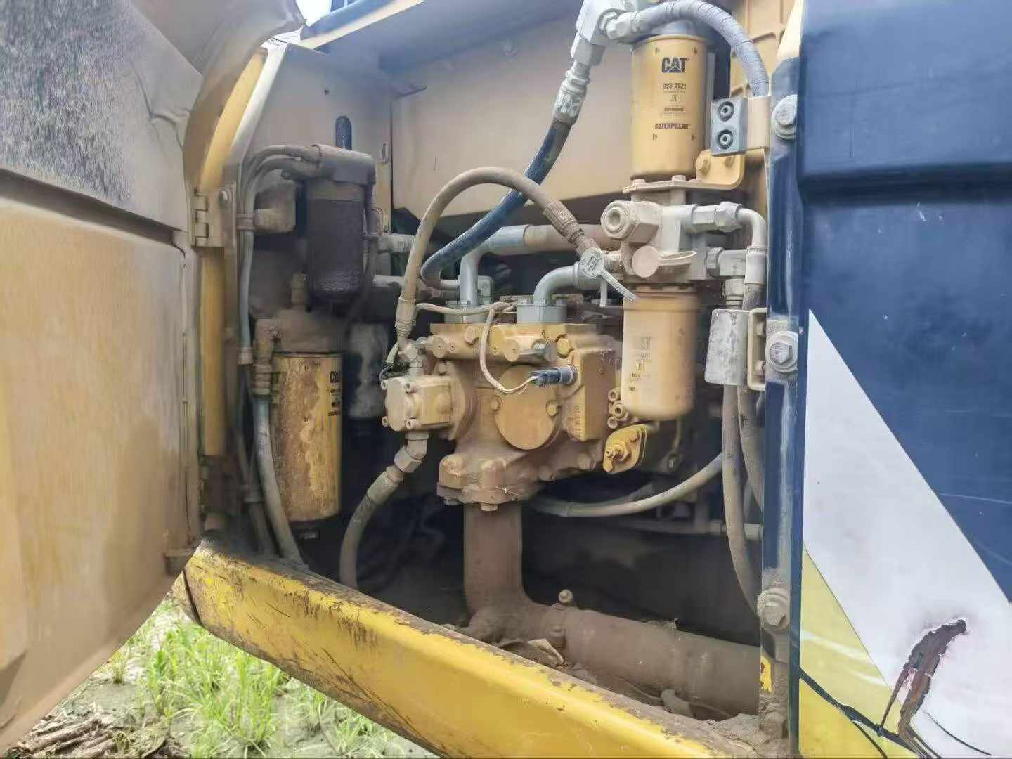 Buy Caterpillar 320D Used Excavator / 3 Buy Caterpillar 320D Used Excavator / 3