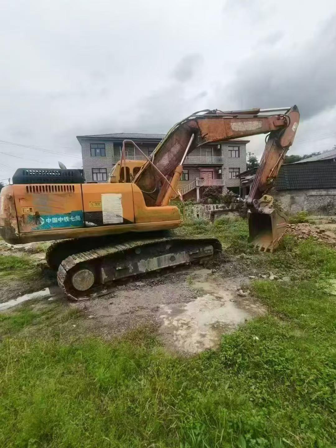 Buy Doosan DH215-9 Used Excavator / 3 Buy Doosan DH215-9 Used Excavator / 3