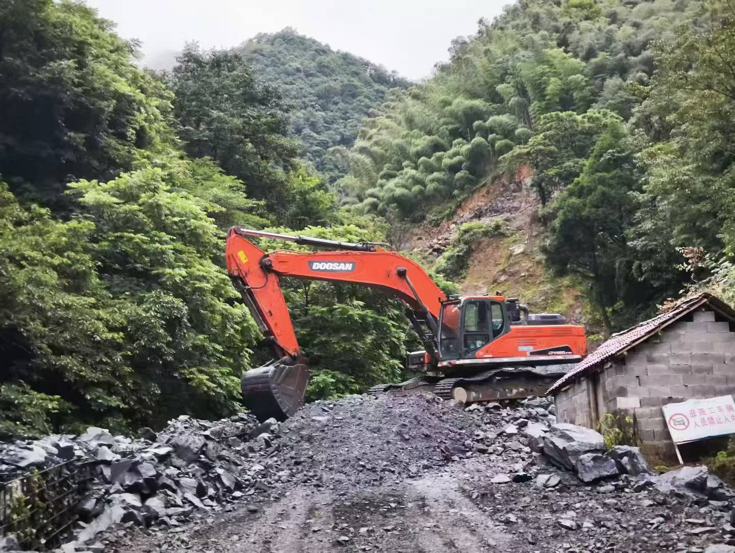 Buy Doosan DX380 Used Excavator / 2 Buy Doosan DX380 Used Excavator / 2