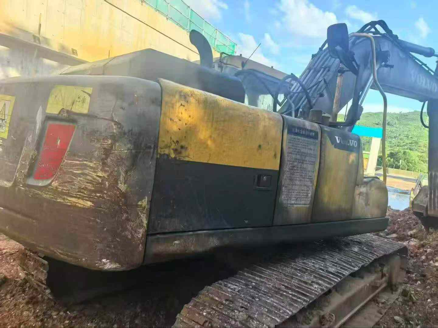 Buy Volvo EC200 Used Excavator / 2 Buy Volvo EC200 Used Excavator / 2