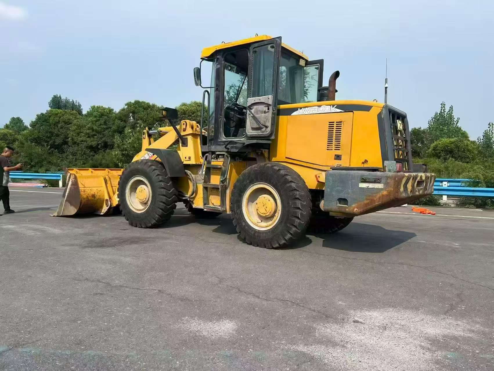 Buy XCMG LW300K Used Loader / 3 Buy XCMG LW300K Used Loader / 3