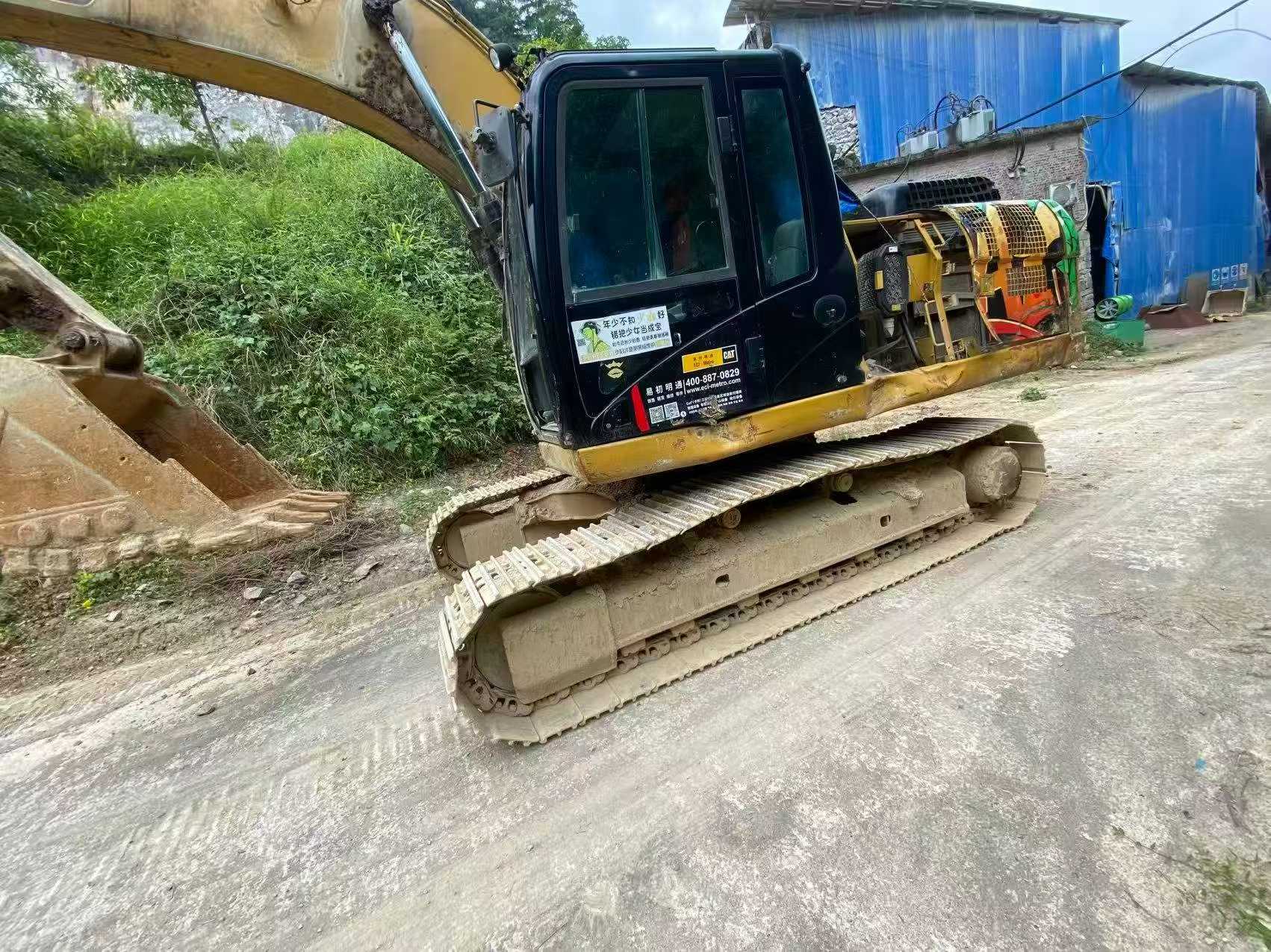 Buy Caterpillar 323 Used Excavator / 1