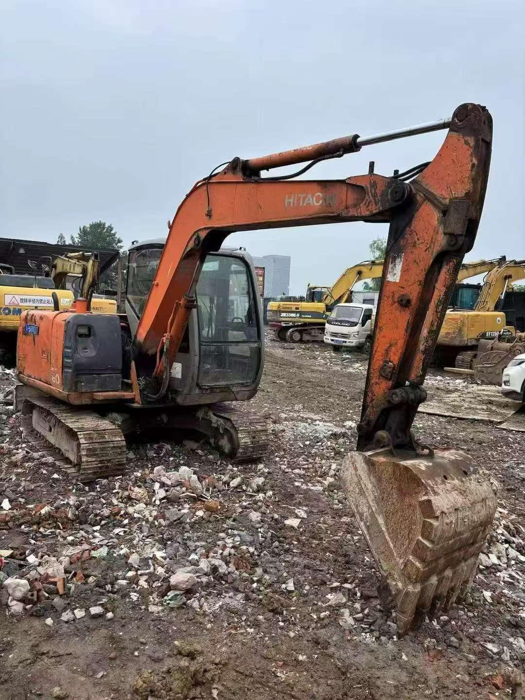 Купить Подержанный Экскаватор Hitachi EX60-6 / 2 Купить Подержанный Экскаватор Hitachi EX60-6 / 2