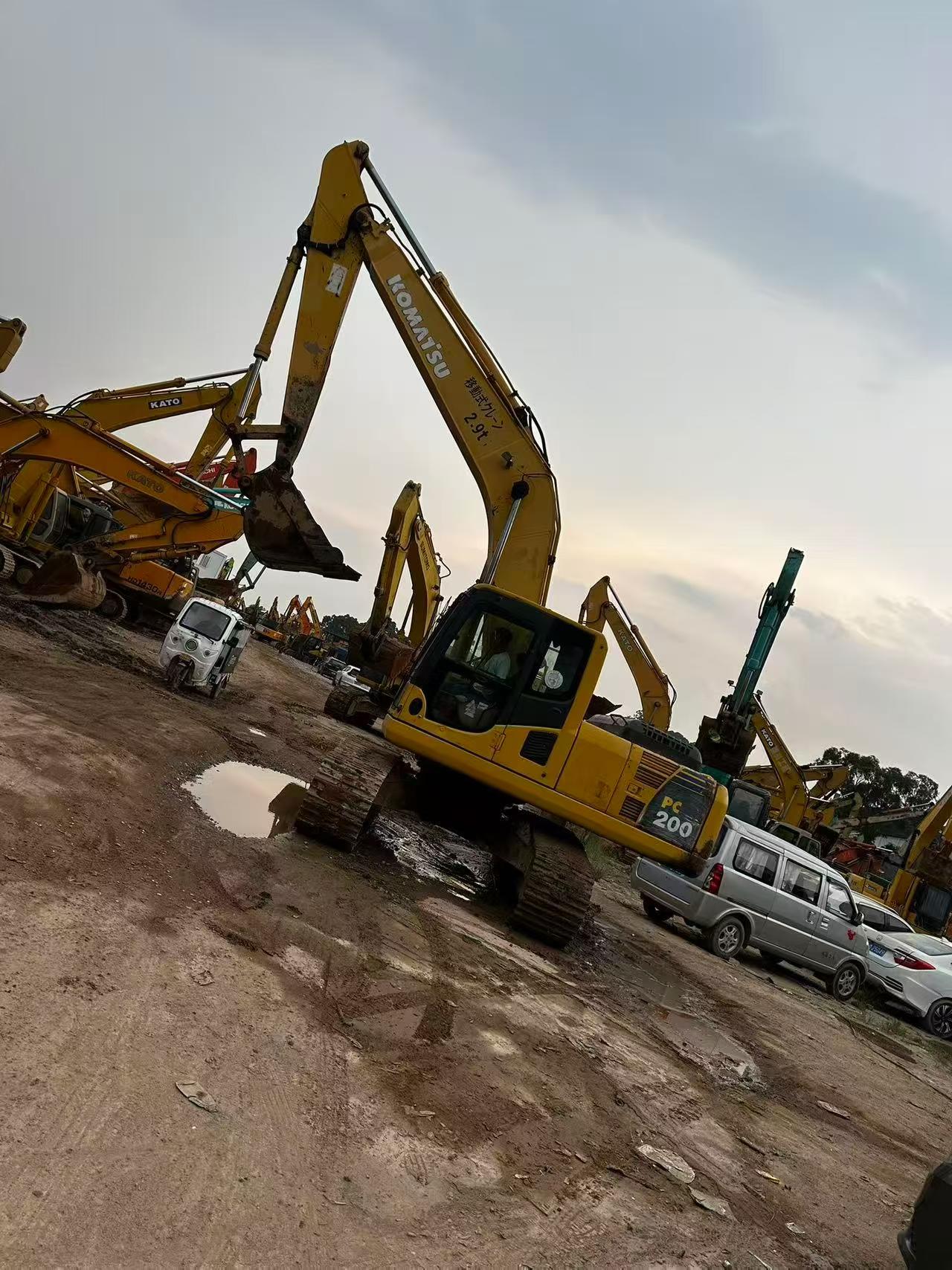Buy Komatsu PC200-8N1 Used Excavator / 2 Buy Komatsu PC200-8N1 Used Excavator / 2