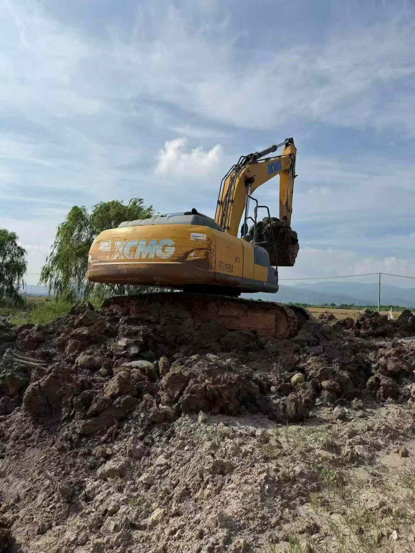 Buy XCMG XE200 Used Excavator / 2 Buy XCMG XE200 Used Excavator / 2