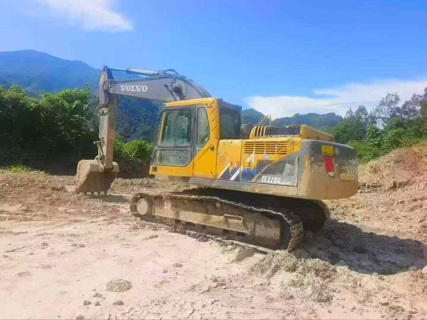 Buy Volvo EC210B Used Excavator / 3 Buy Volvo EC210B Used Excavator / 3