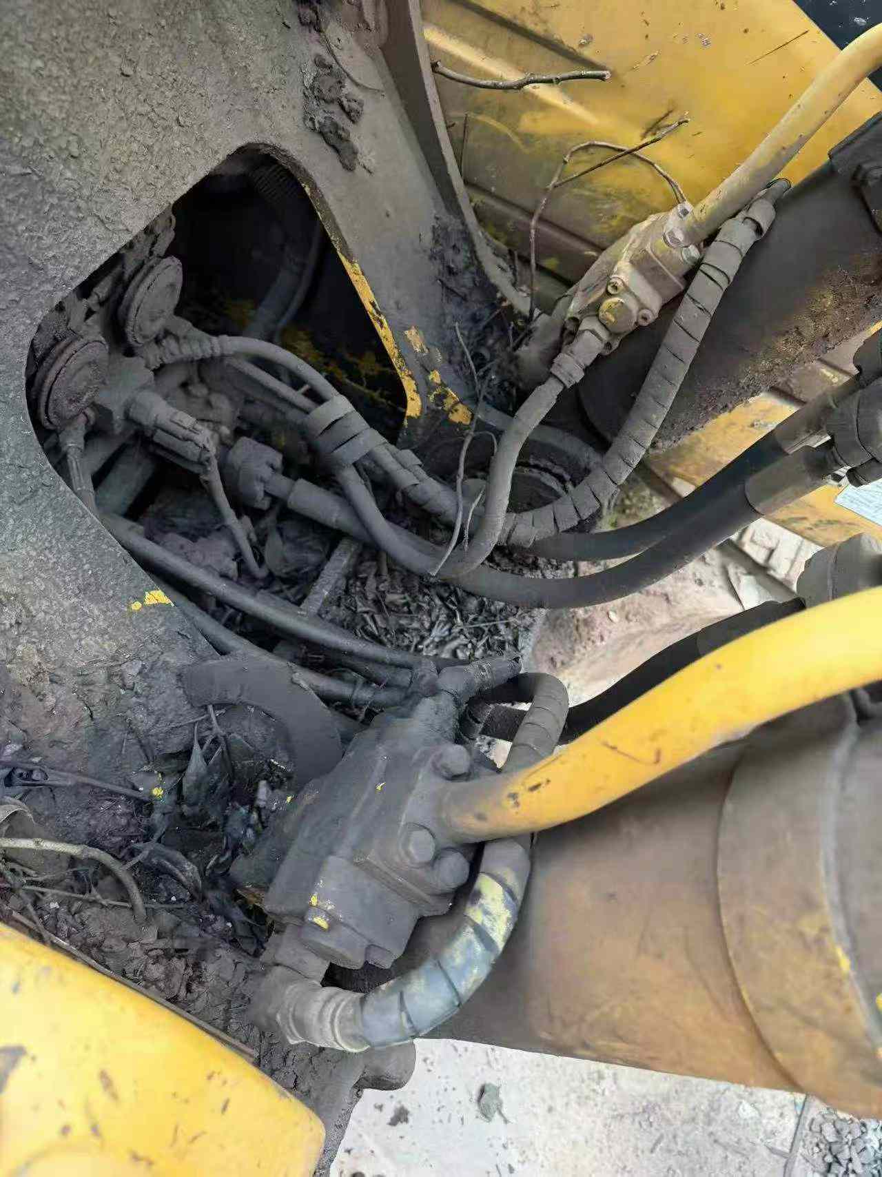 Buy Komatsu PC200-7 Used Excavator / 3 Buy Komatsu PC200-7 Used Excavator / 3