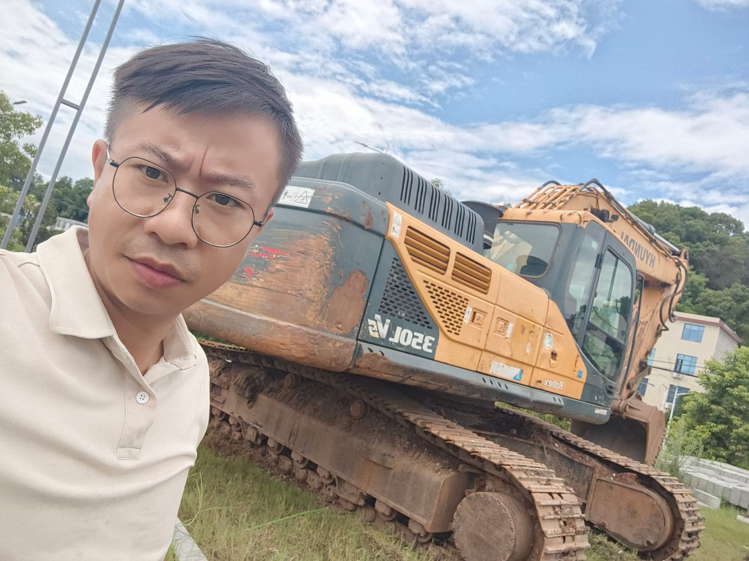Buy Hyundai R350LVS Used Excavator / 1