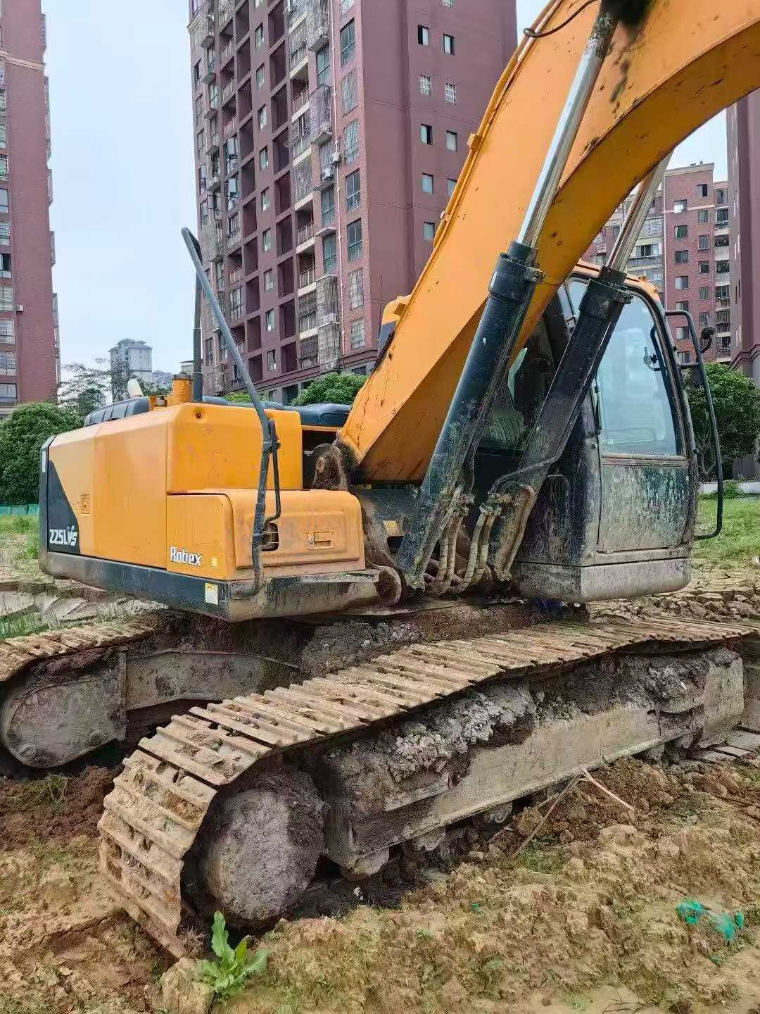 Buy Hyundai R215-7 Used Excavator / 2 Buy Hyundai R215-7 Used Excavator / 2