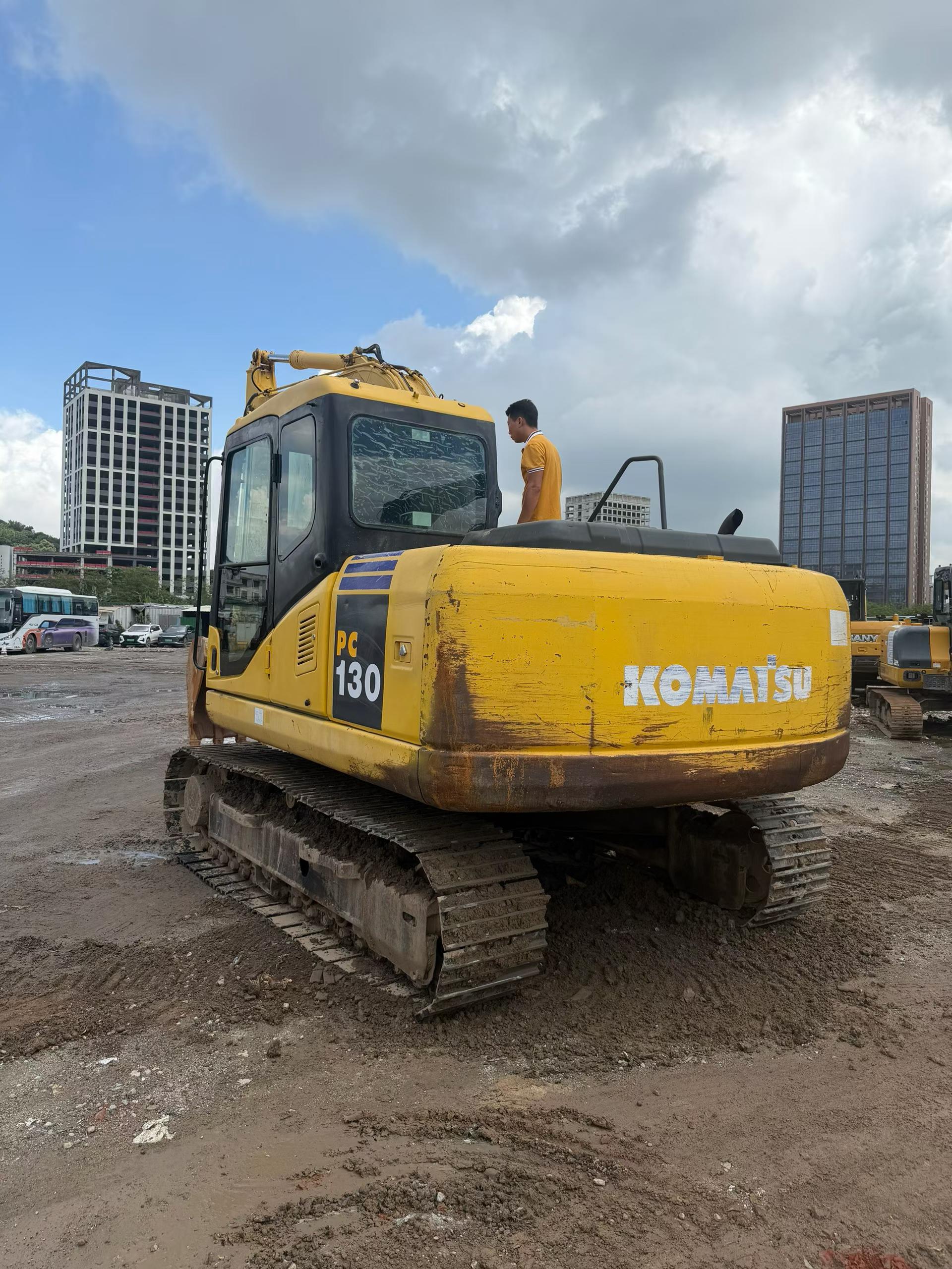 Buy Komatsu PC110-7 Used Excavator / 5 Buy Komatsu PC110-7 Used Excavator / 5