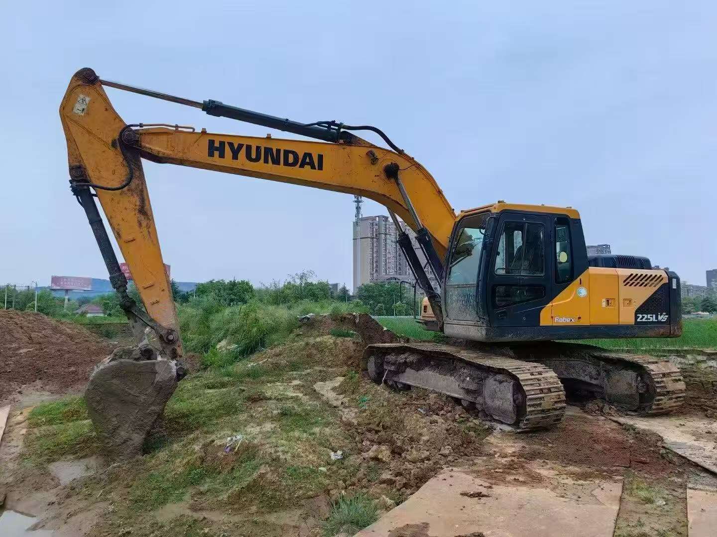 Buy Hyundai R215-7 Used Excavator / 1