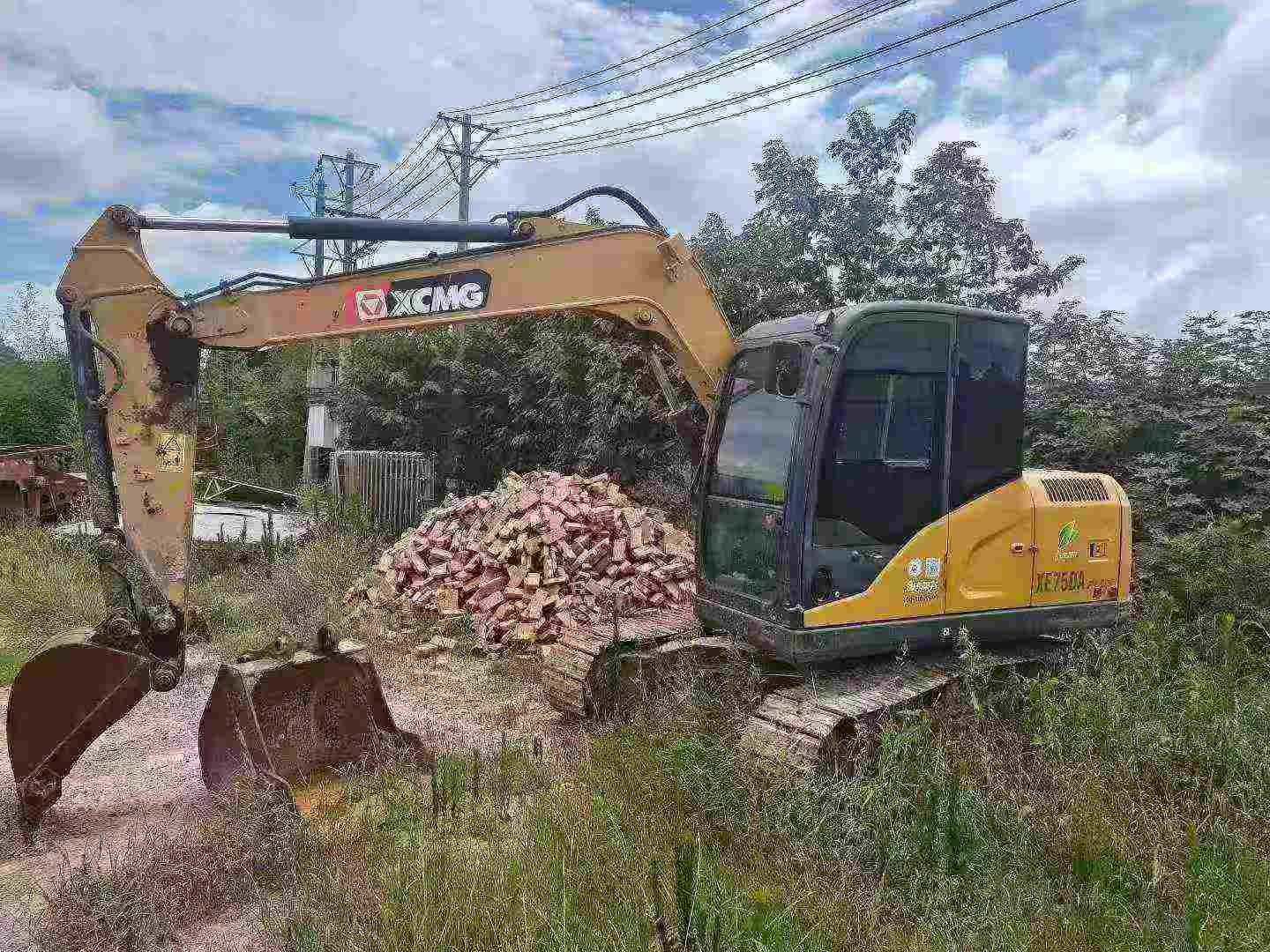 Buy XCMG XE75C Used Excavator / 1