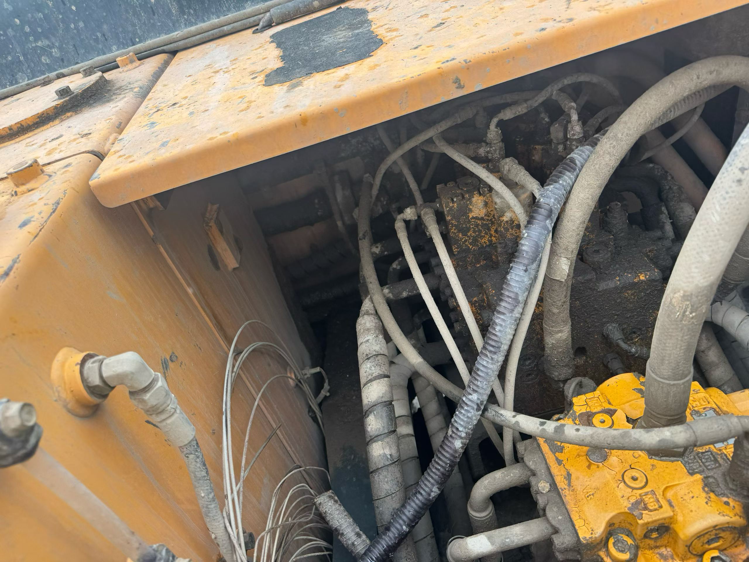 Buy Hyundai R215-7 Used Excavator / 4 Buy Hyundai R215-7 Used Excavator / 4