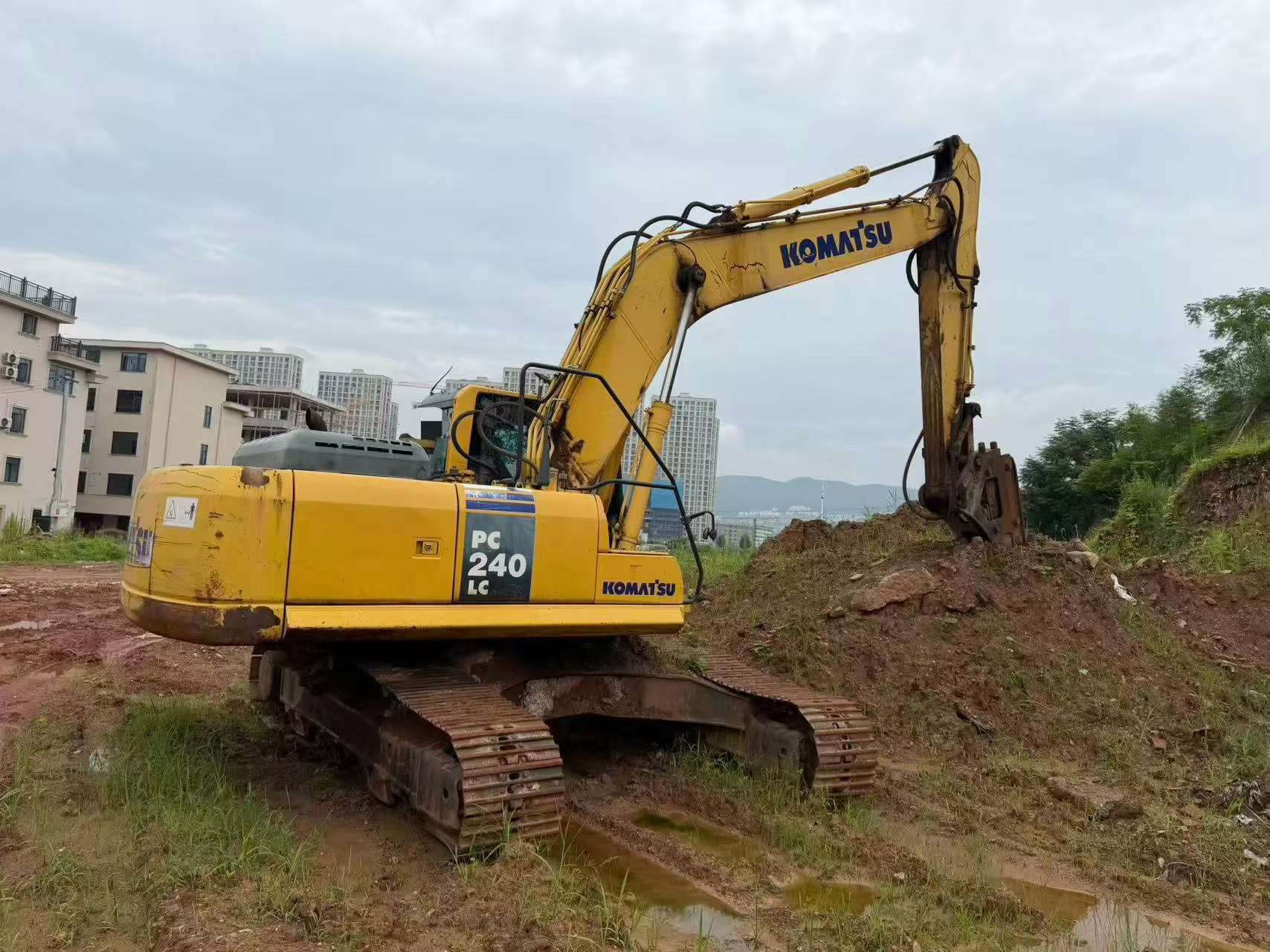 Buy Komatsu PC240-6 Used Excavator / 7 Buy Komatsu PC240-6 Used Excavator / 7