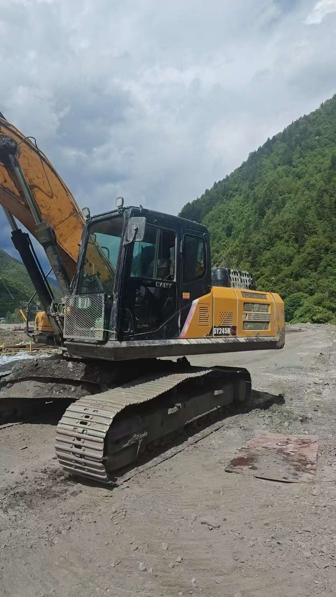 Buy Sany SY245H Used Excavator / 4 Buy Sany SY245H Used Excavator / 4