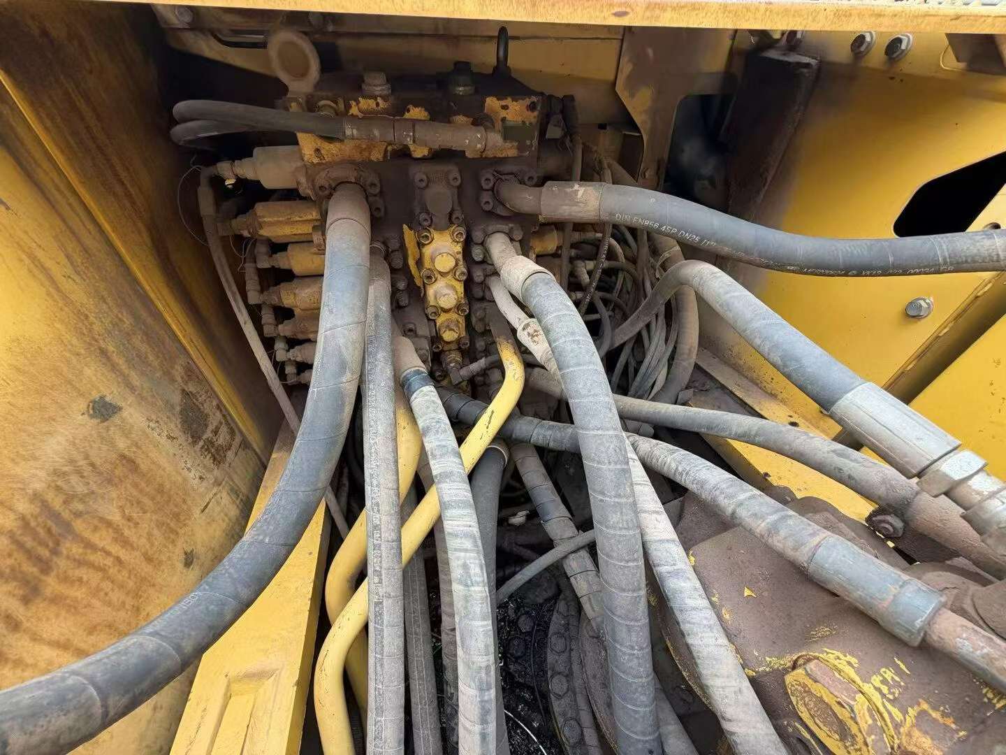 Buy Komatsu PC240-6 Used Excavator / 4 Buy Komatsu PC240-6 Used Excavator / 4