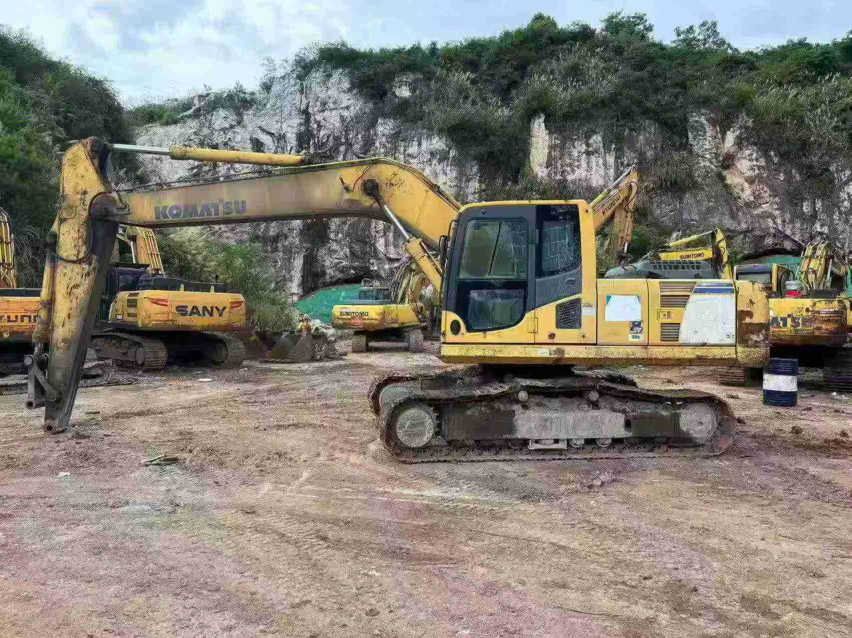 Buy Komatsu PC220-8 Used Excavator / 4 Buy Komatsu PC220-8 Used Excavator / 4