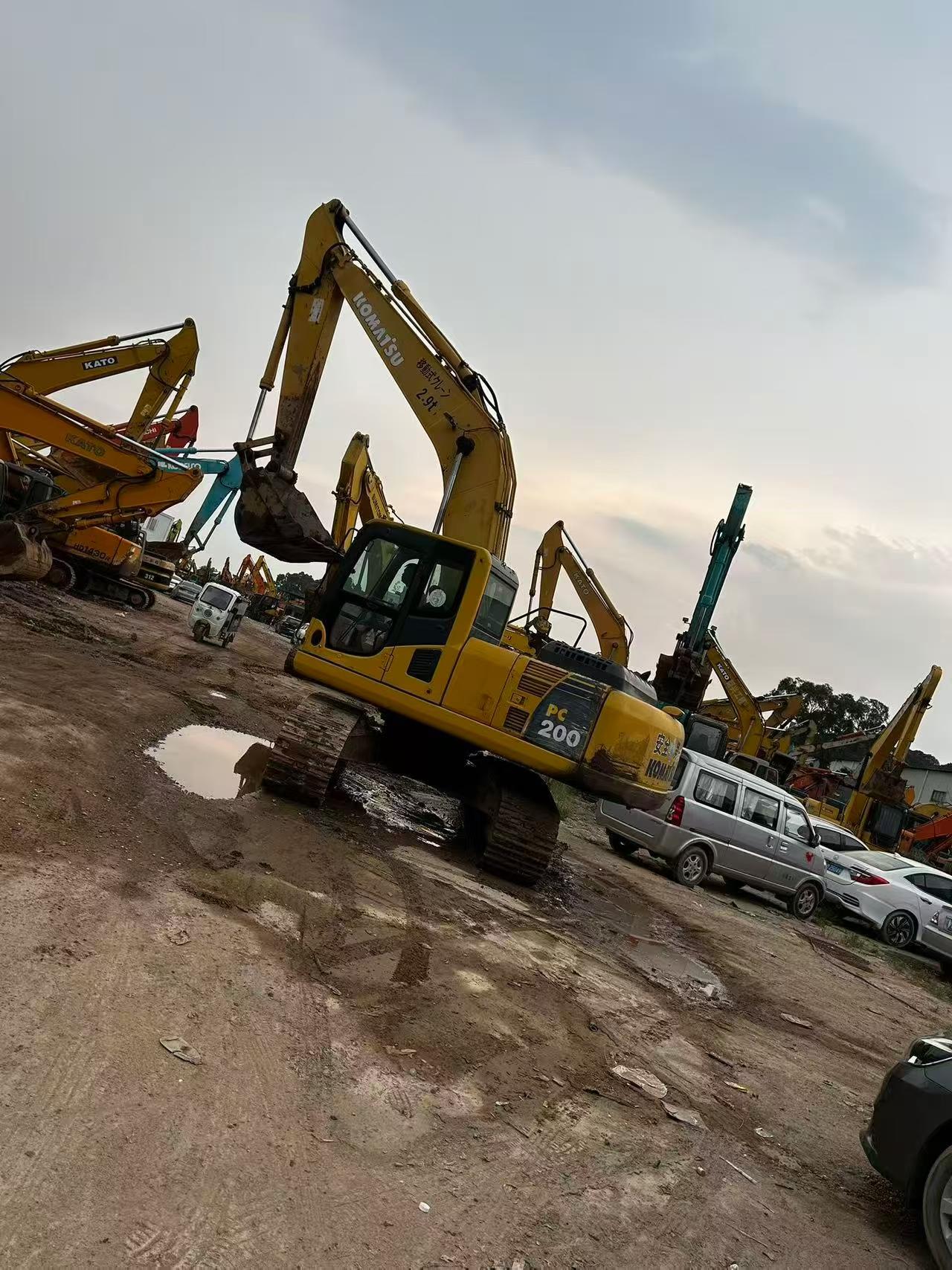 Buy Komatsu PC200-8N1 Used Excavator / 1