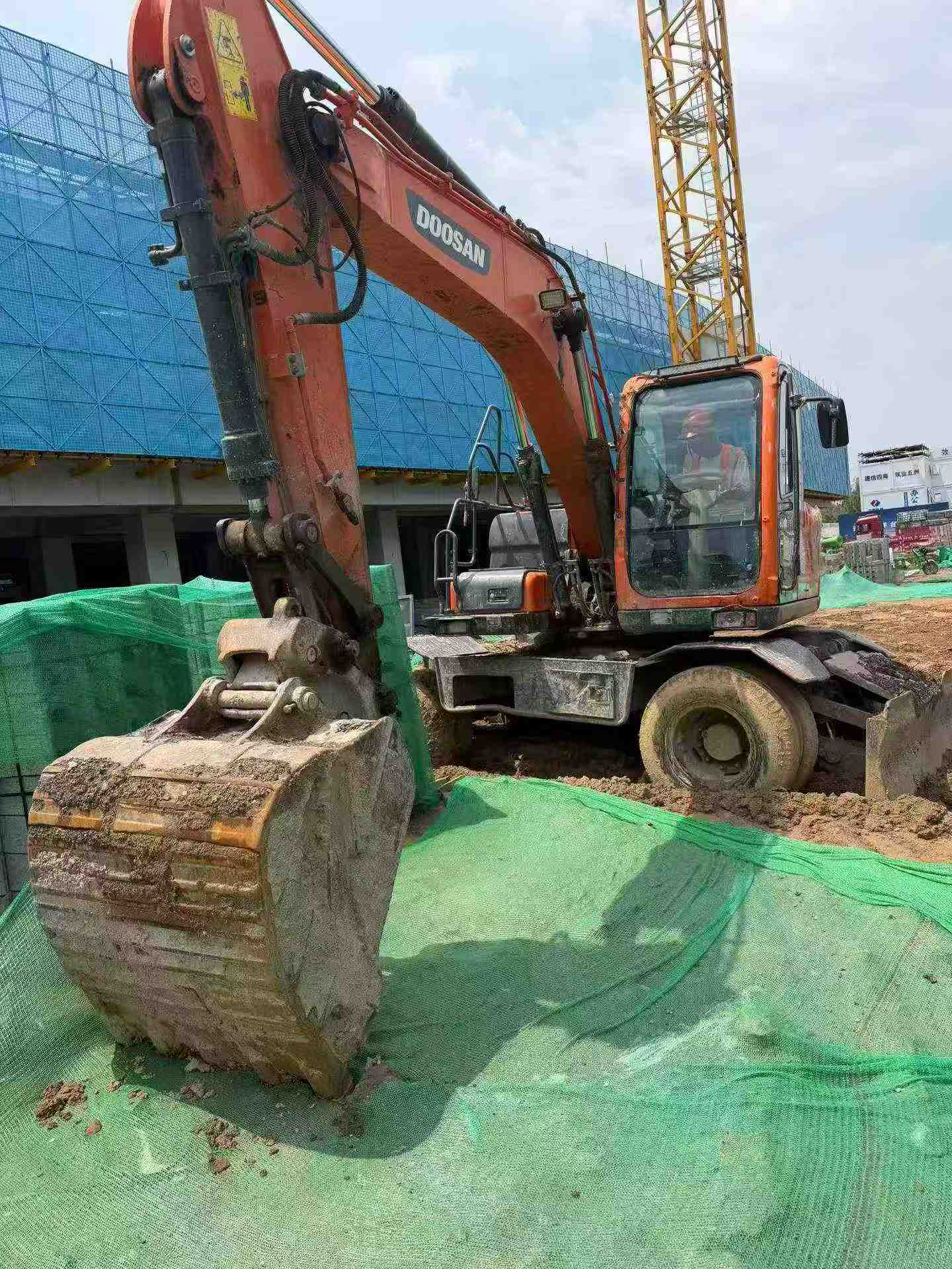 Buy Doosan DH150 Used Excavator / 1