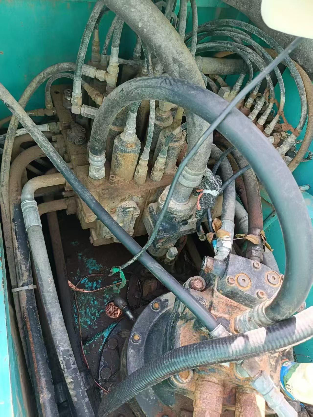 Buy Kobelco SK200-11 Used Excavator / 2 Buy Kobelco SK200-11 Used Excavator / 2