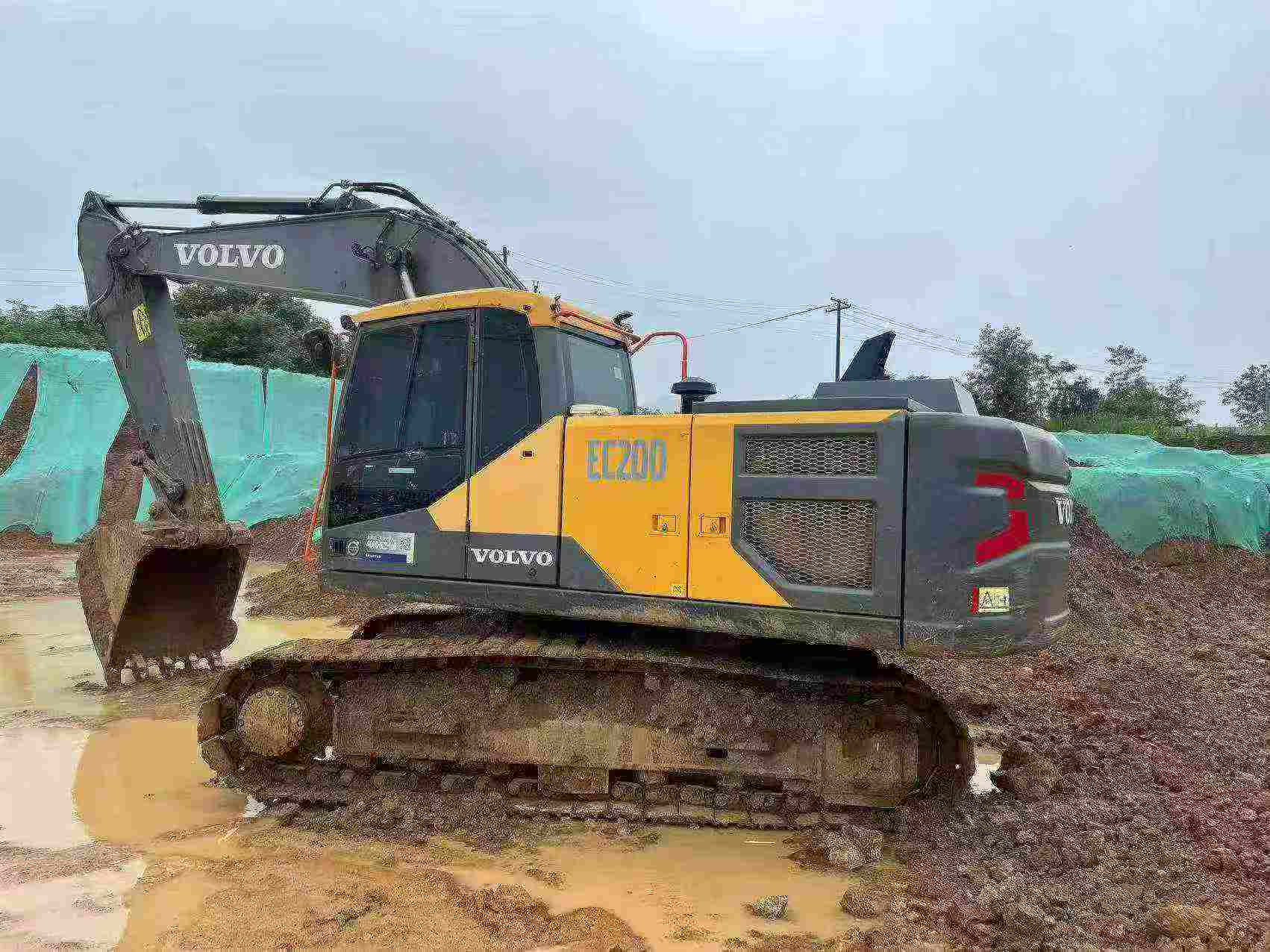 Buy Volvo EC200 Used Excavator / 1