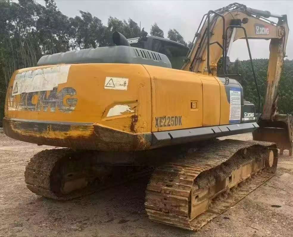 Comprar XCMG XE225DK Usado Escavadeira