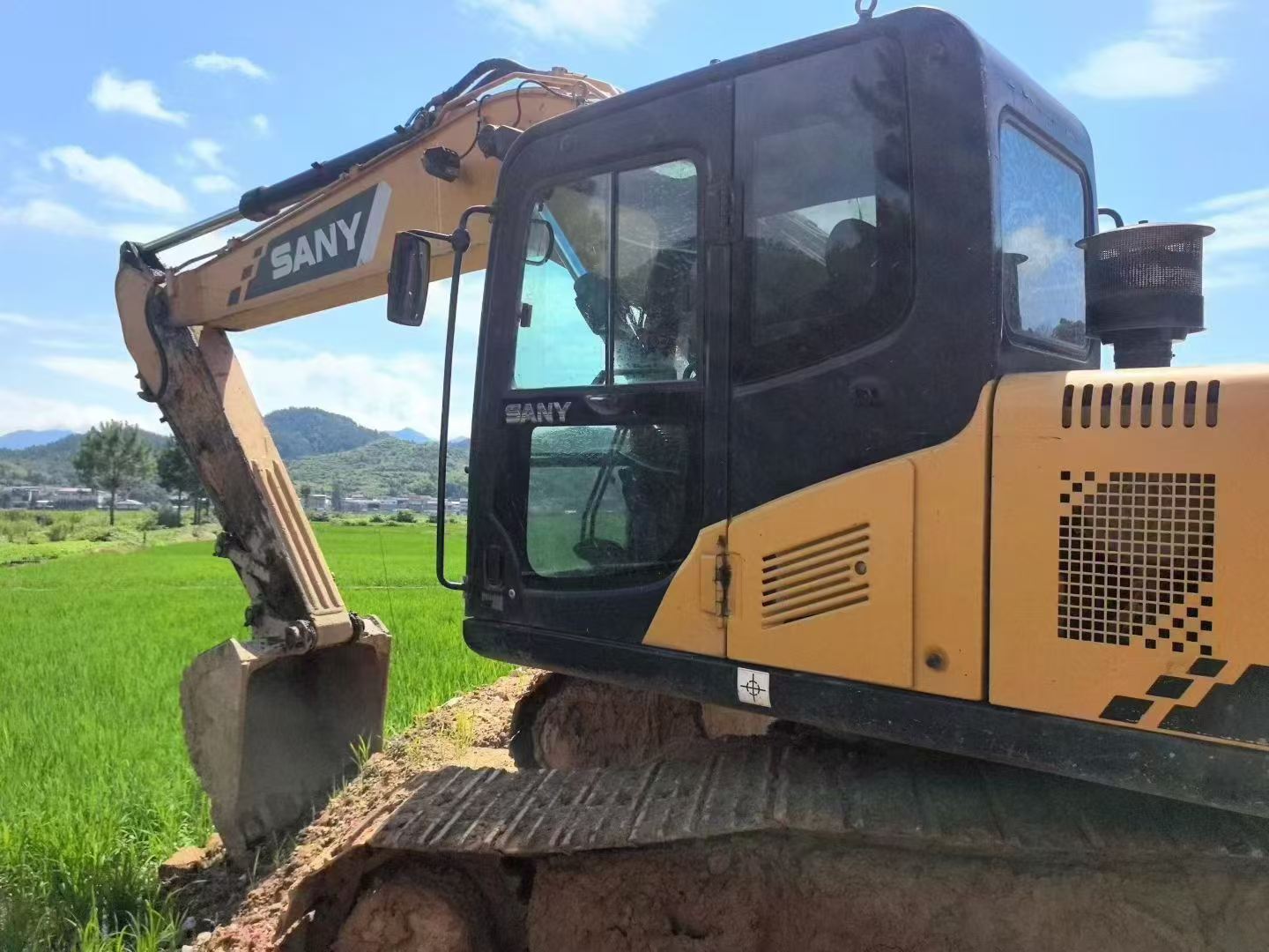 Buy Sany SY215C Used Excavator / 9 Buy Sany SY215C Used Excavator / 9