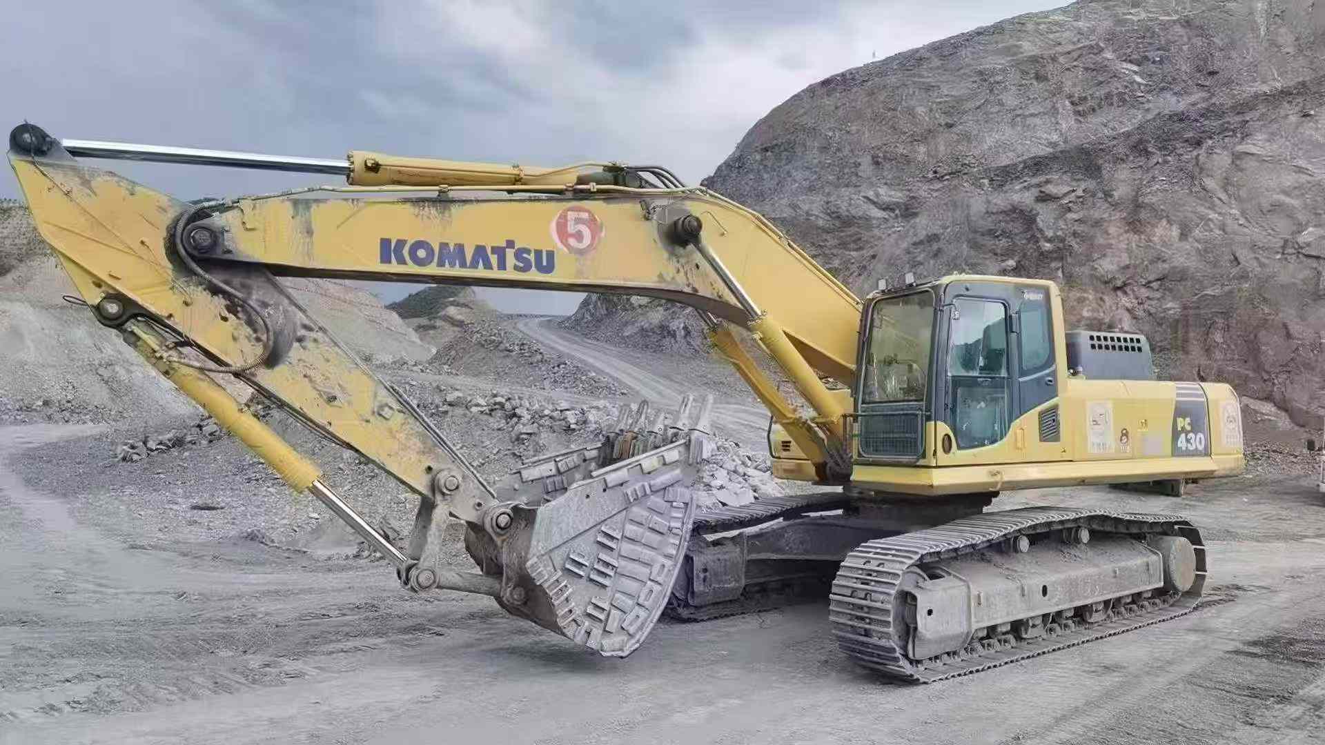 Buy Komatsu Used Excavator / 1