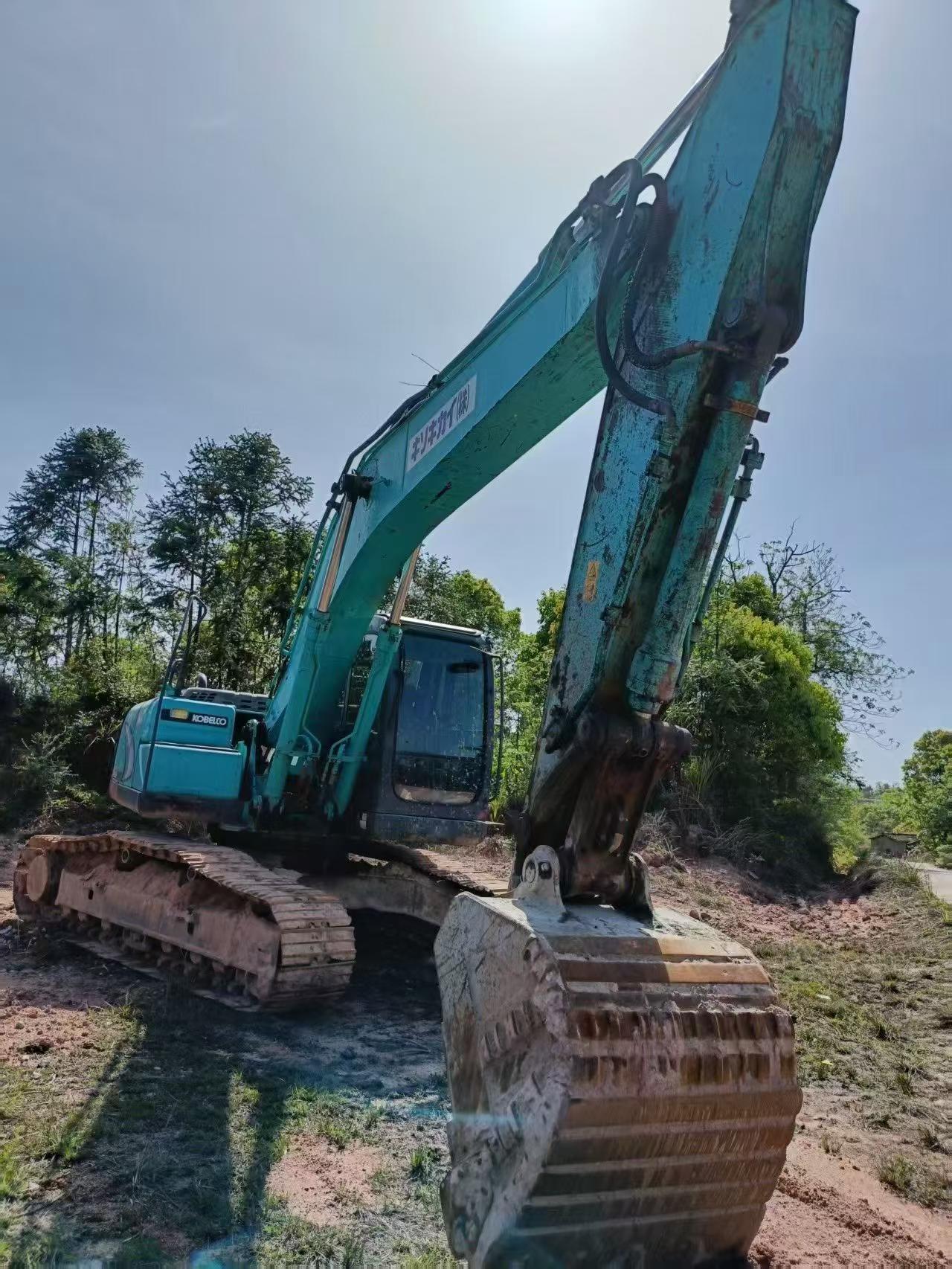 Buy Kobelco SK200-11 Used Excavator / 4 Buy Kobelco SK200-11 Used Excavator / 4