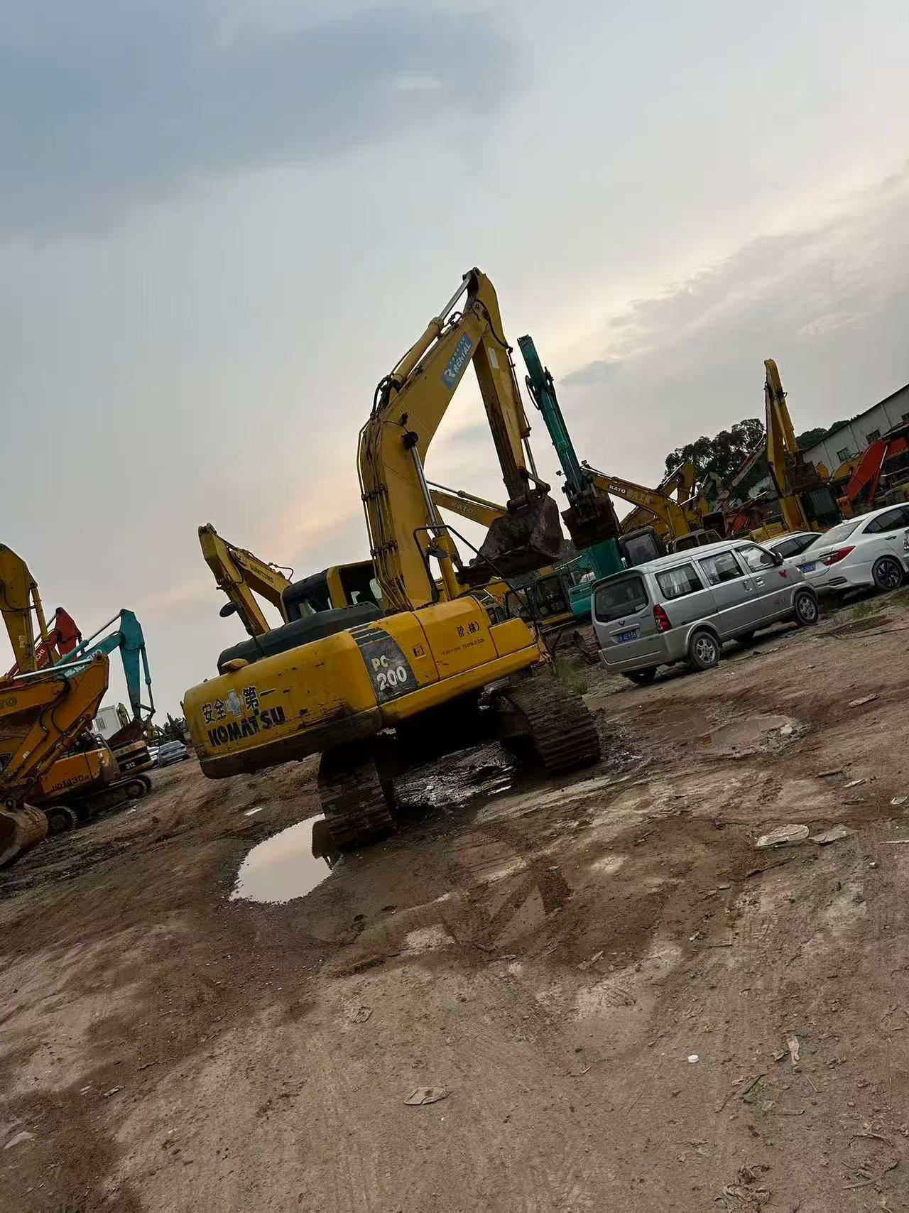 Buy Komatsu PC200-8N1 Used Excavator / 9 Buy Komatsu PC200-8N1 Used Excavator / 9