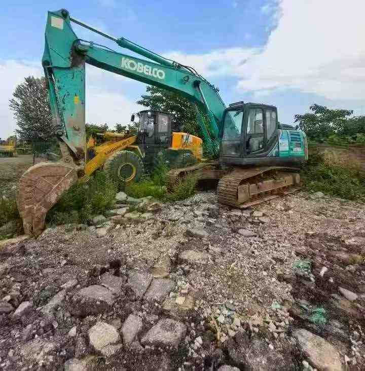 Buy Kobelco SK210 Used Excavator / 3 Buy Kobelco SK210 Used Excavator / 3
