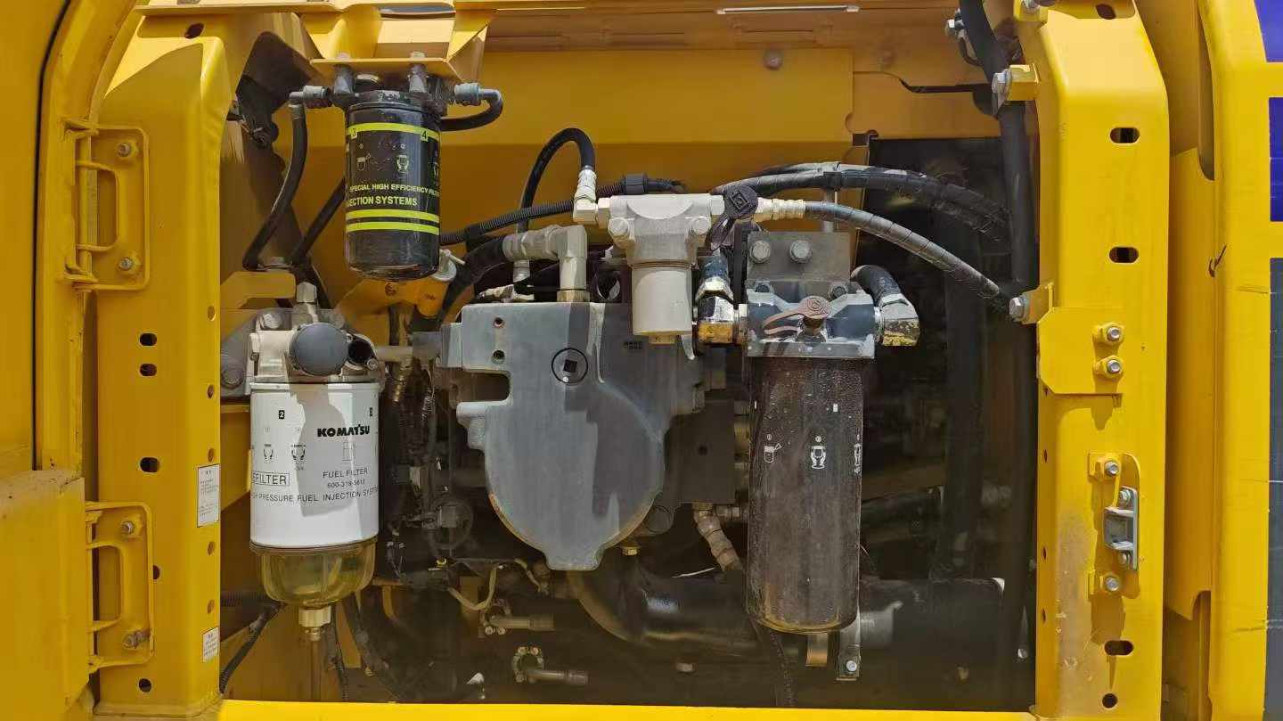 Compre Excavadora Komatsu PC210 Usada / 7