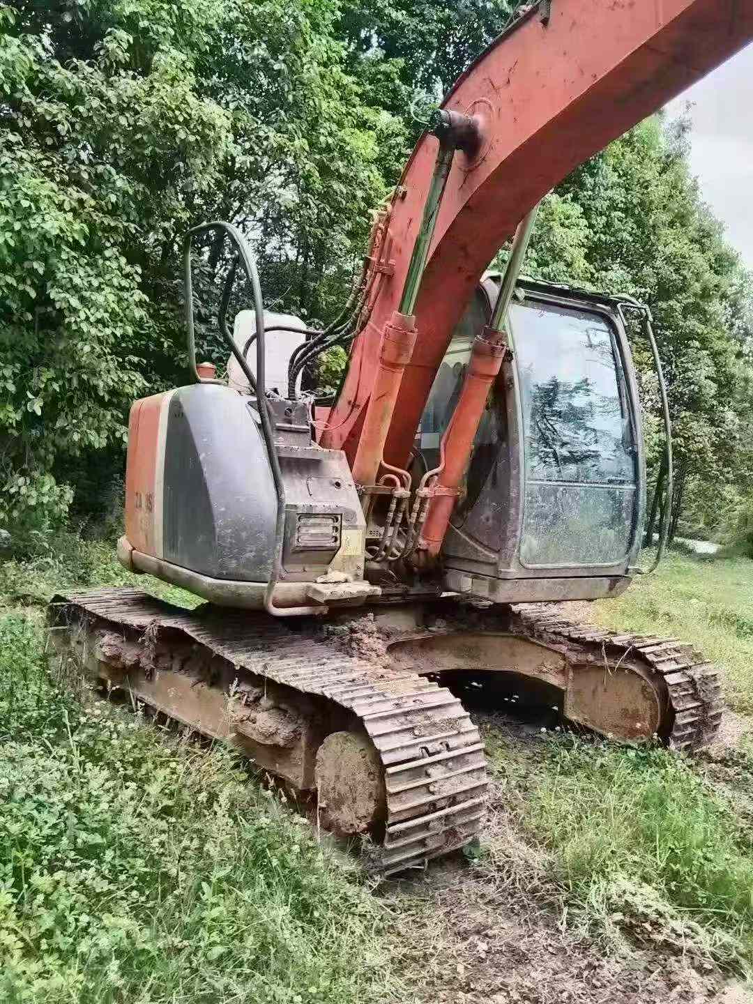 Comprar Hitachi EX135UR Usado Escavadeira