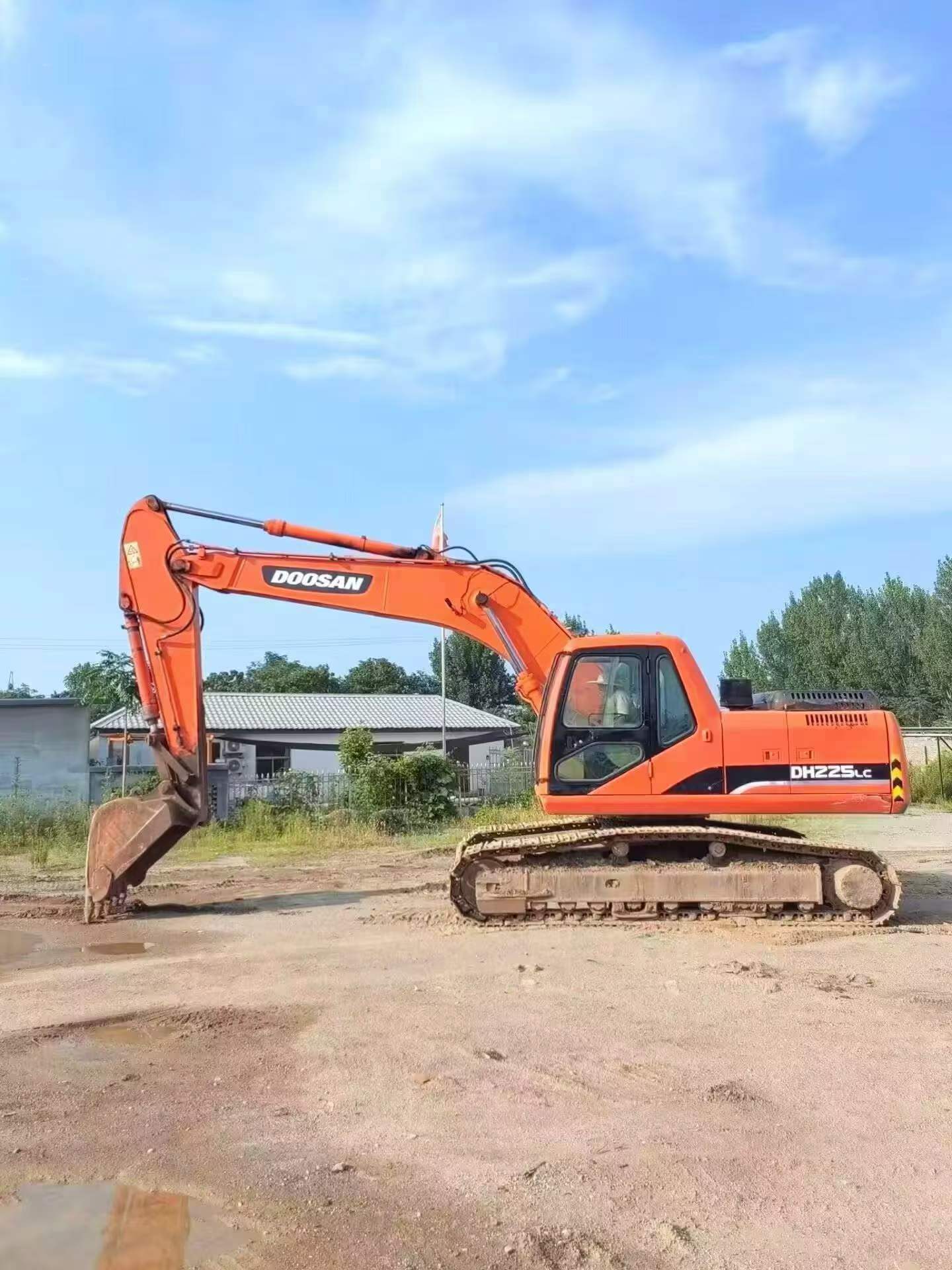 Buy Doosan DH225-7 Used Excavator / 3 Buy Doosan DH225-7 Used Excavator / 3