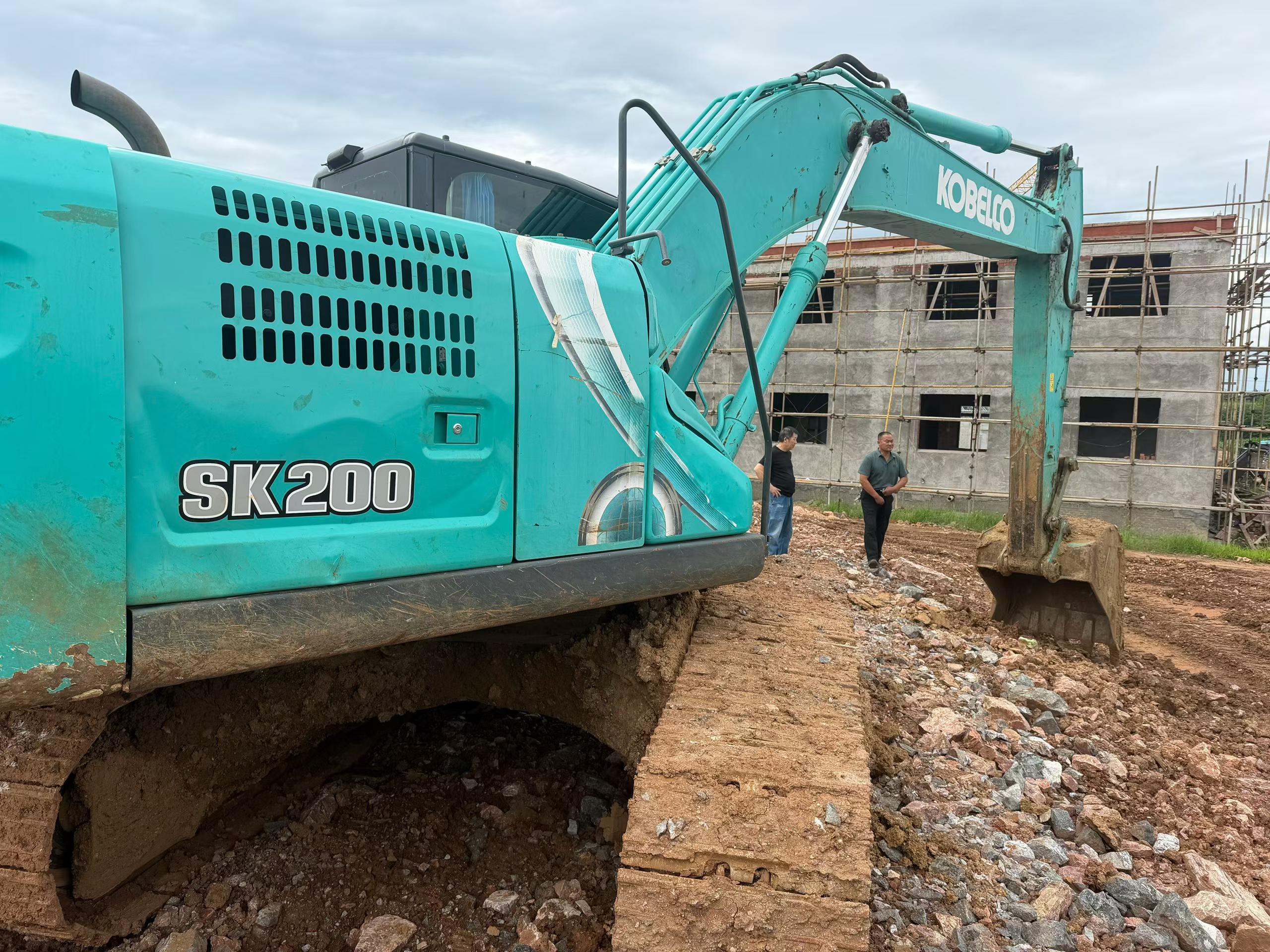 Buy Kobelco SK200 Used Excavator / 4 Buy Kobelco SK200 Used Excavator / 4