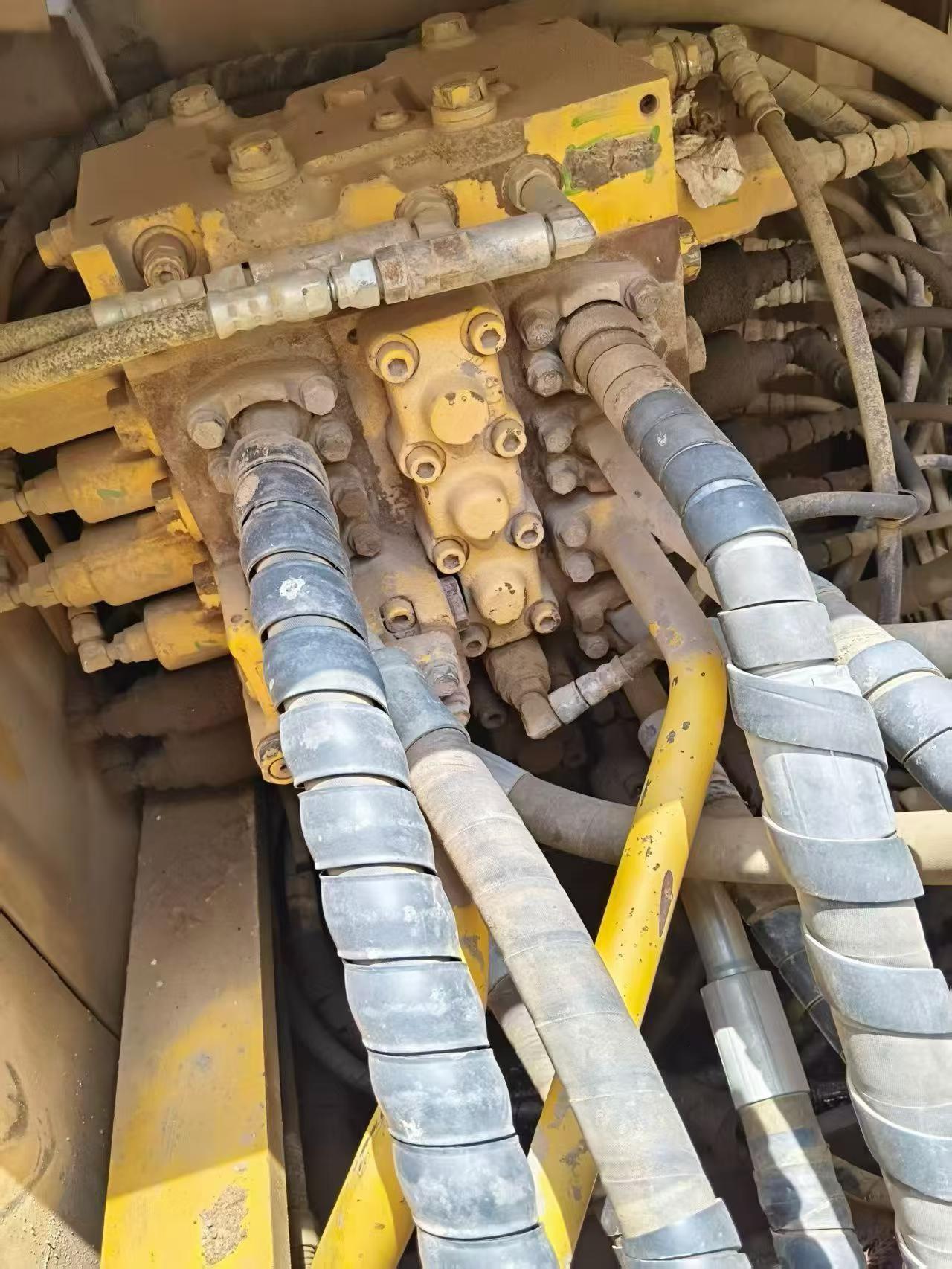 Buy Komatsu PC200-8 Used Excavator / 2 Buy Komatsu PC200-8 Used Excavator / 2