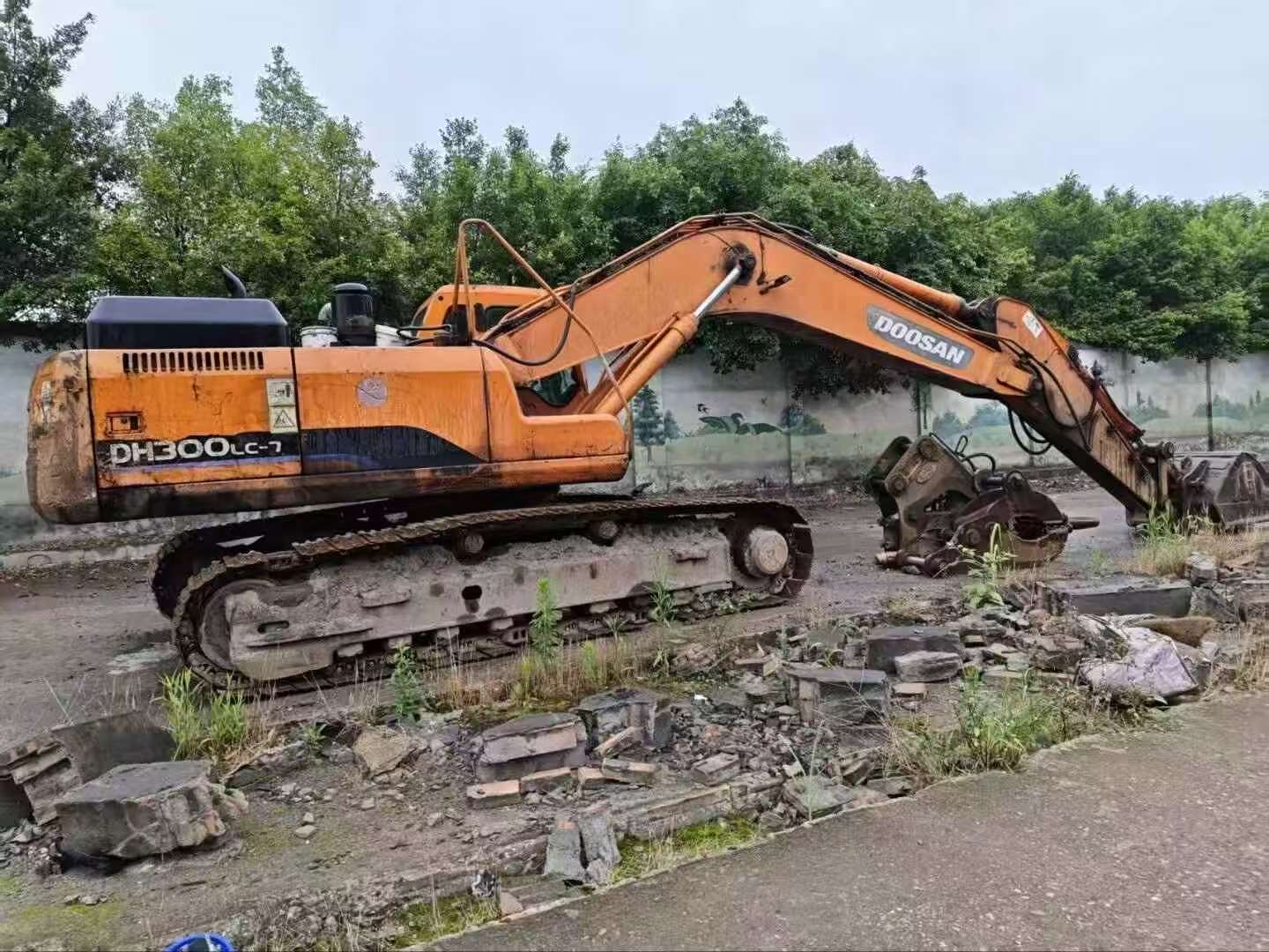 Buy Doosan DH300-7 Used Excavator / 1