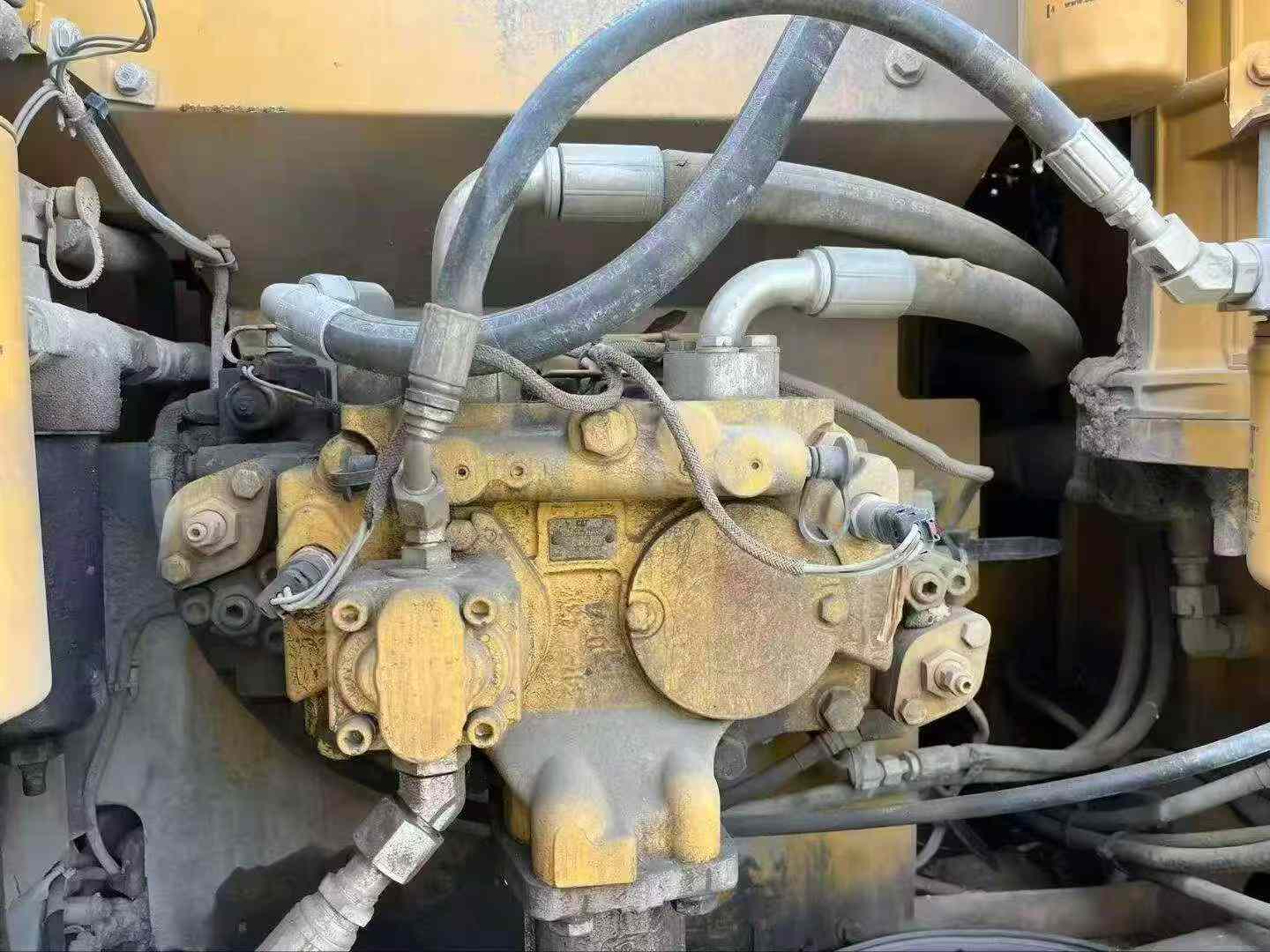 Buy Caterpillar 323D2L Used Excavator / 4