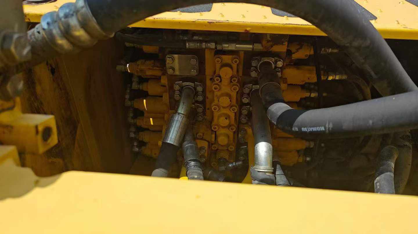 Compre Excavadora Komatsu PC210 Usada / 3
